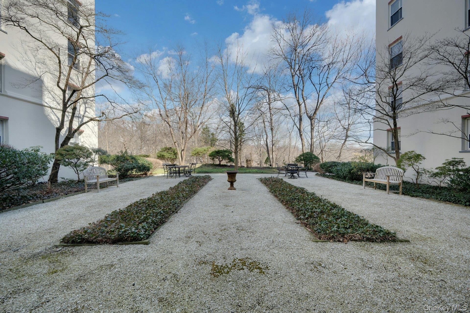 #3 photo, 1 Stoneleigh Plaza, ব্রঙ্কস Bronxville , NY 10708