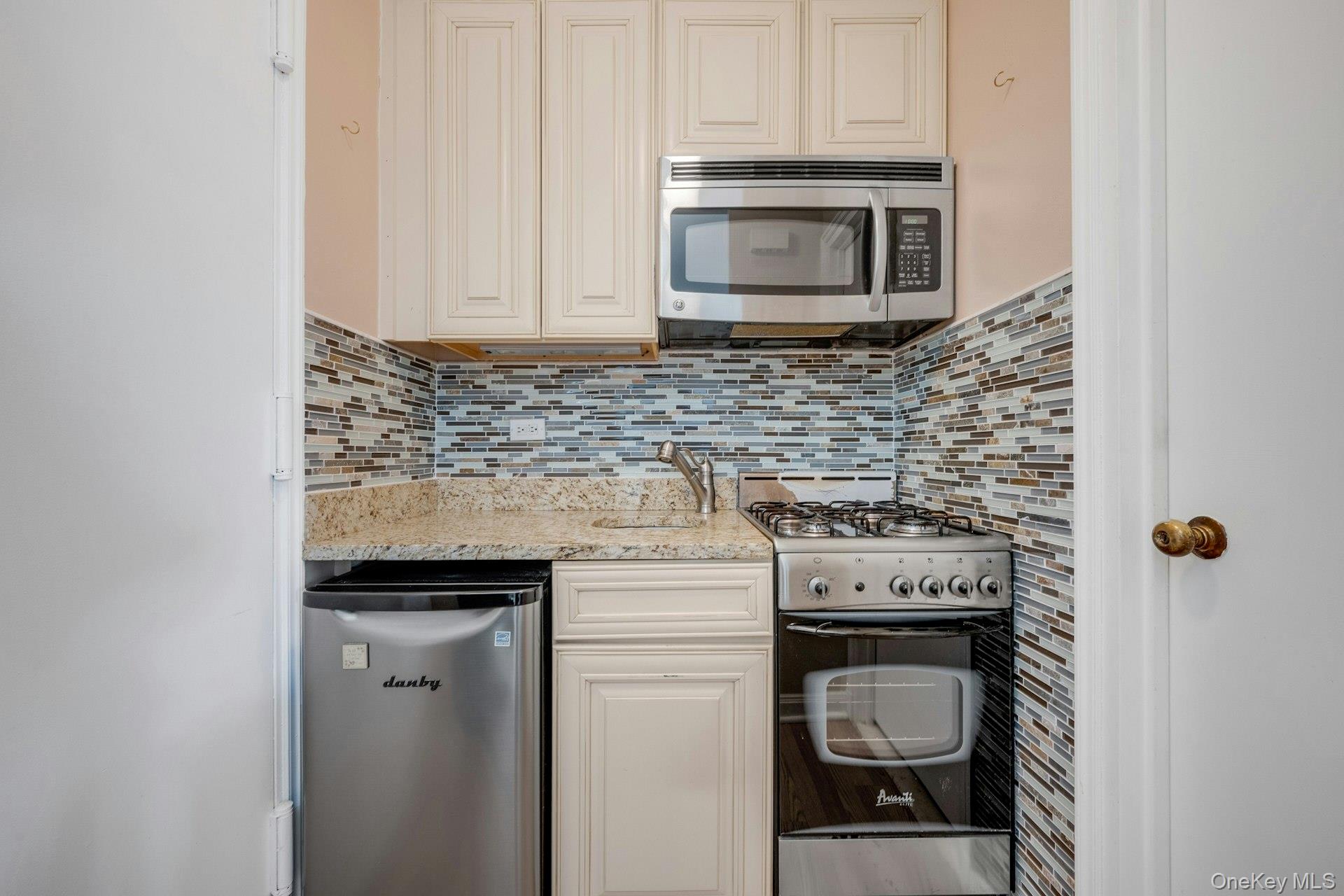 #7 photo, 1 Stoneleigh Plaza, ব্রঙ্কস Bronxville , NY 10708