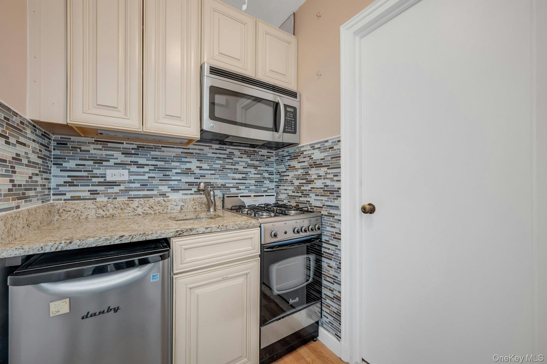 #8 photo, 1 Stoneleigh Plaza, ব্রঙ্কস Bronxville , NY 10708