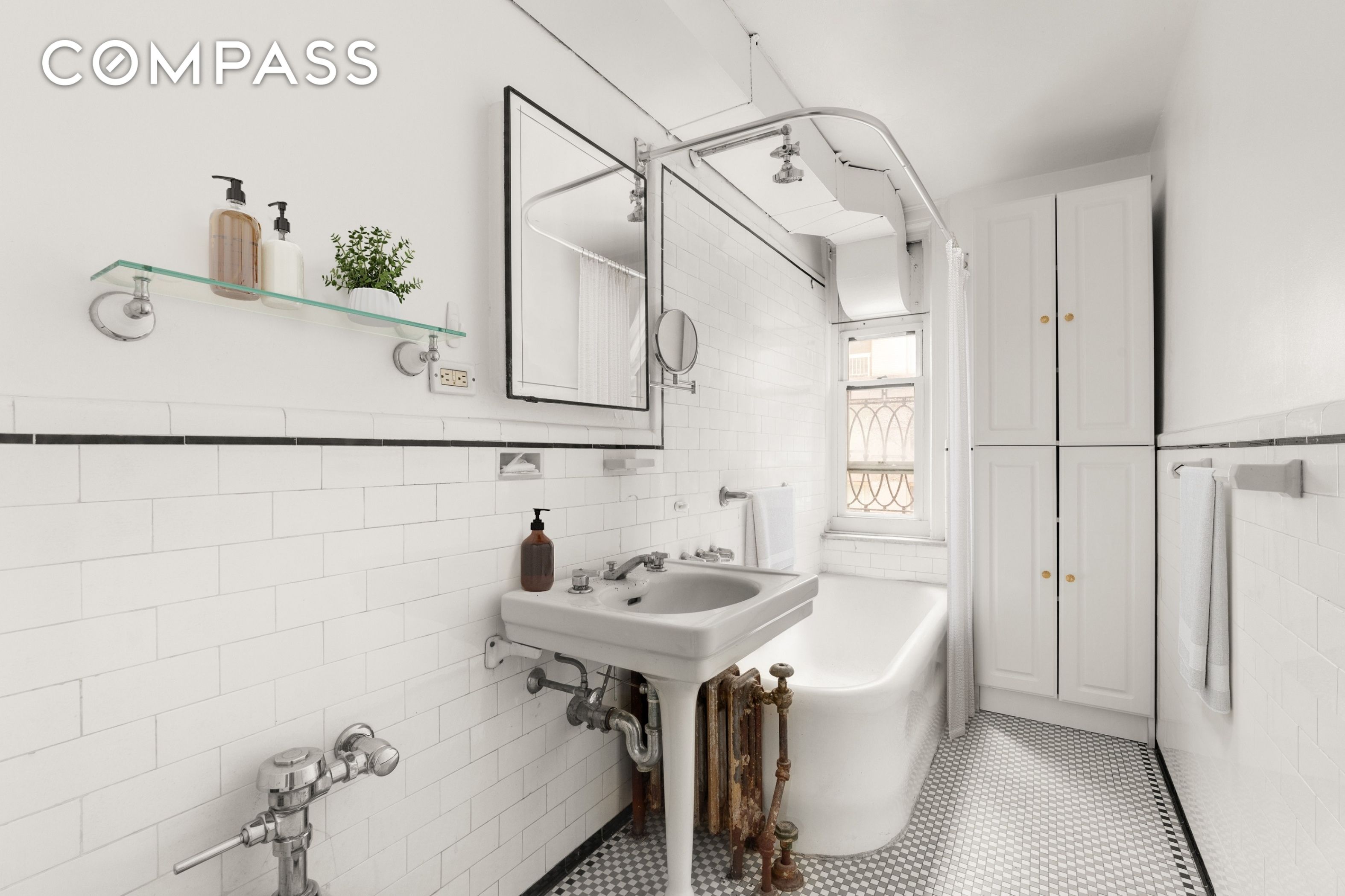 #8 photo, 205 E 69th Street, Lenox Hill , NY 10021