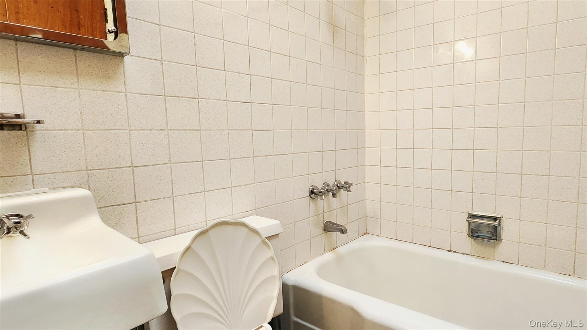 #12 photo, 5940 Flushing Avenue, কুইন্‌স Maspeth , NY 11378