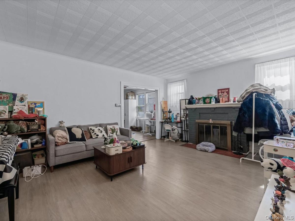 #4 photo, 38-19 219th Street, কুইন্‌স Bayside , NY 11361