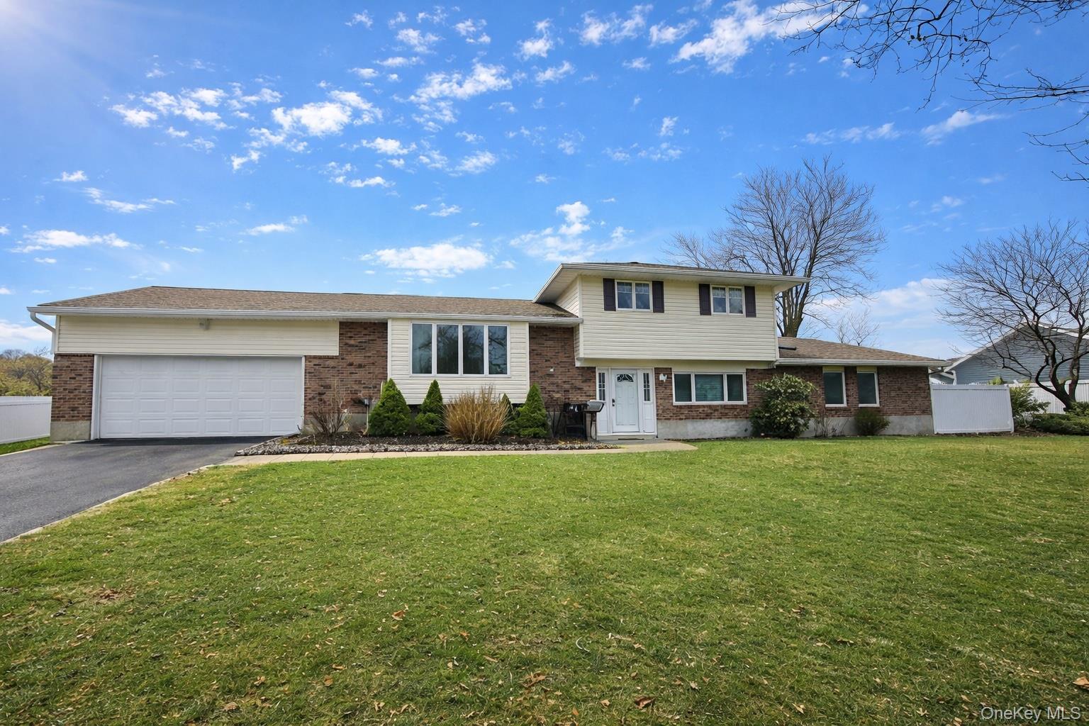 #1 photo, 10 Wisteria Way, Commack , NY 11725
