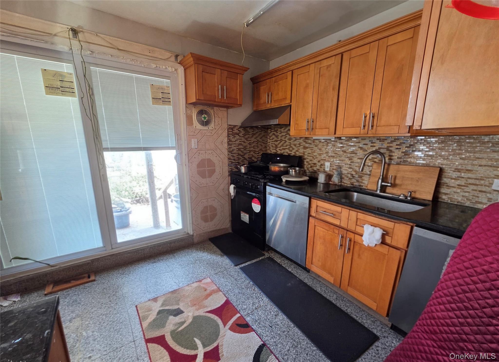 #12 photo, 14706 15th Drive, কুইন্‌স Whitestone , NY 11357