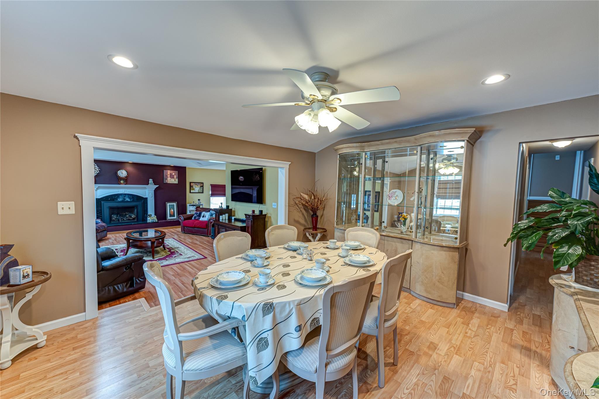 #14 photo, 11 Meehan Lane, 東長島 科勒姆 Coram , NY 11727