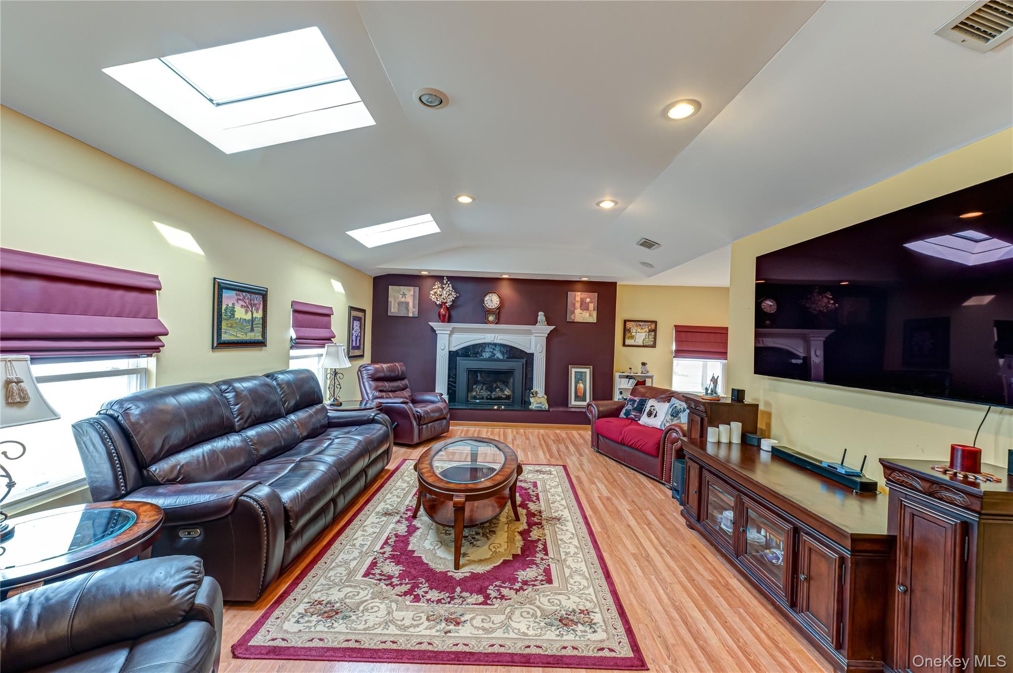 #17 photo, 11 Meehan Lane, 東長島 科勒姆 Coram , NY 11727