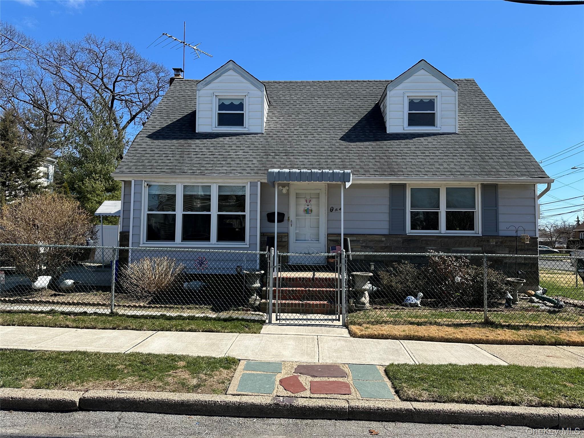 #1 photo, One Waverly Place, নাসাউ কাউন্টি Valley Stream , NY 11580