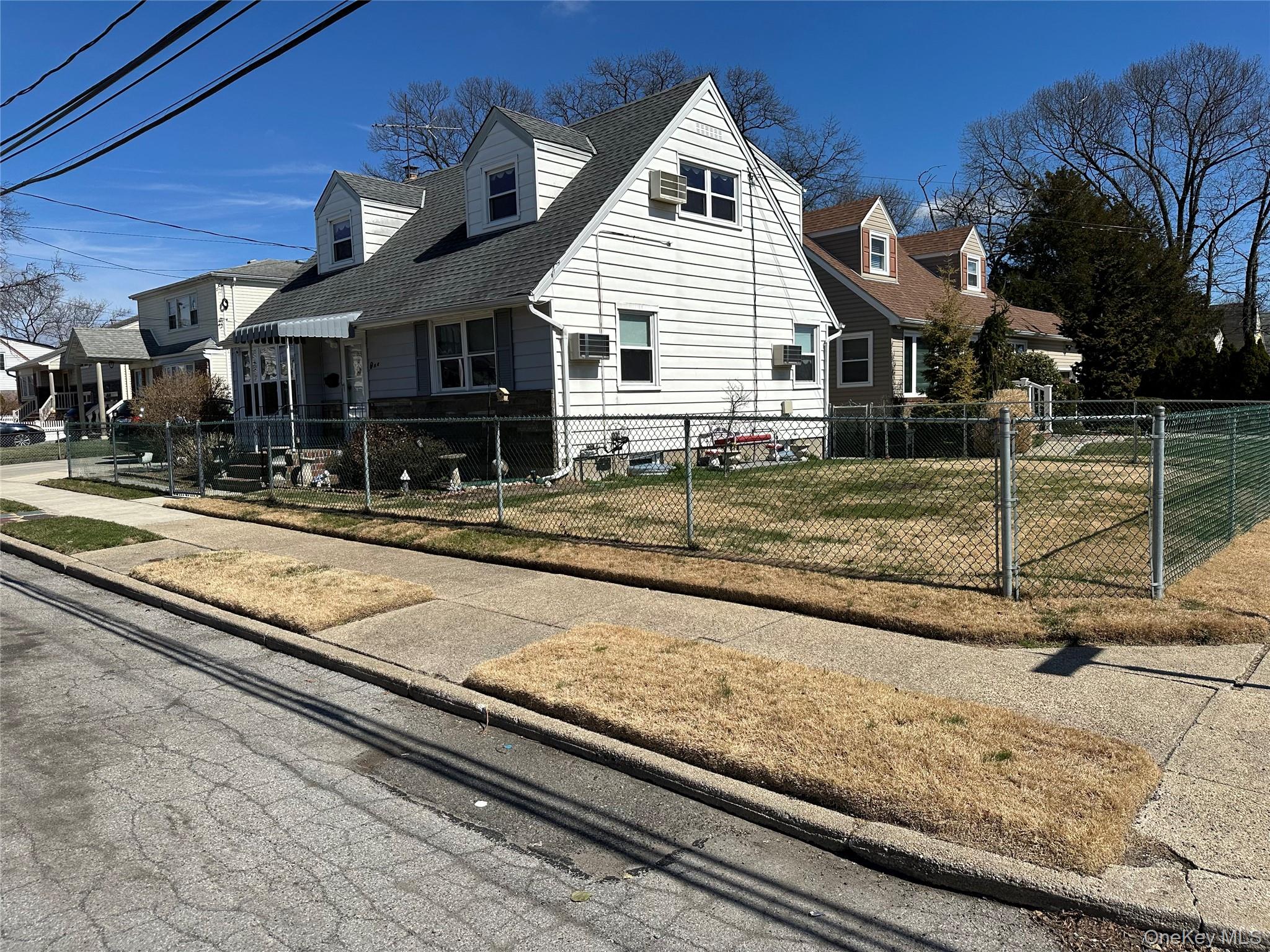 #2 photo, One Waverly Place, নাসাউ কাউন্টি Valley Stream , NY 11580