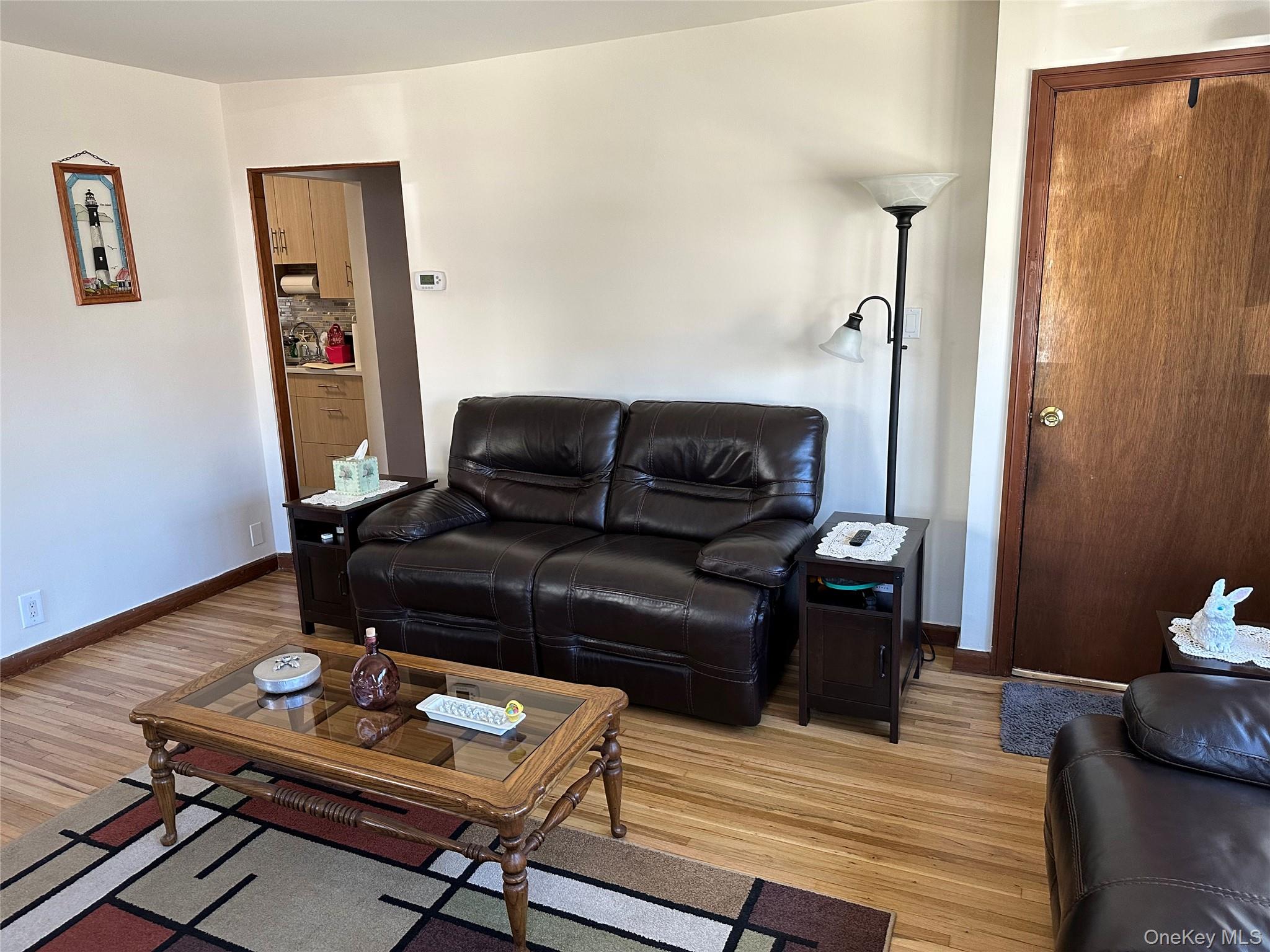 #4 photo, One Waverly Place, নাসাউ কাউন্টি Valley Stream , NY 11580