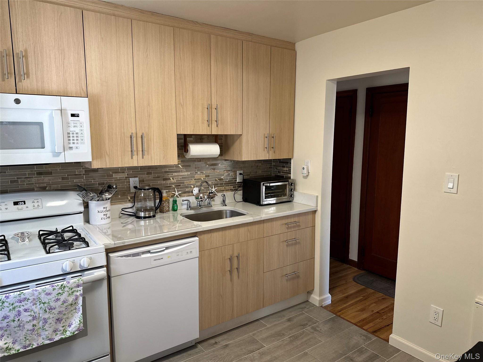 #9 photo, One Waverly Place, নাসাউ কাউন্টি Valley Stream , NY 11580