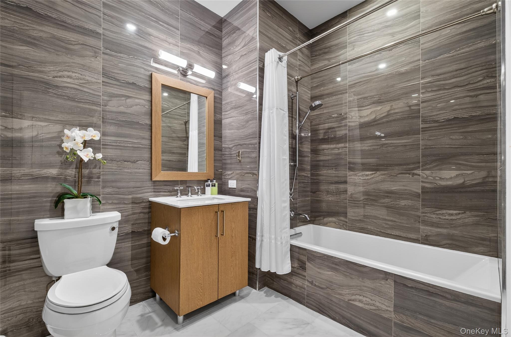 #19 photo, 100 Garvies Point Road, নাসাউ কাউন্টি Glen Cove , NY 11542