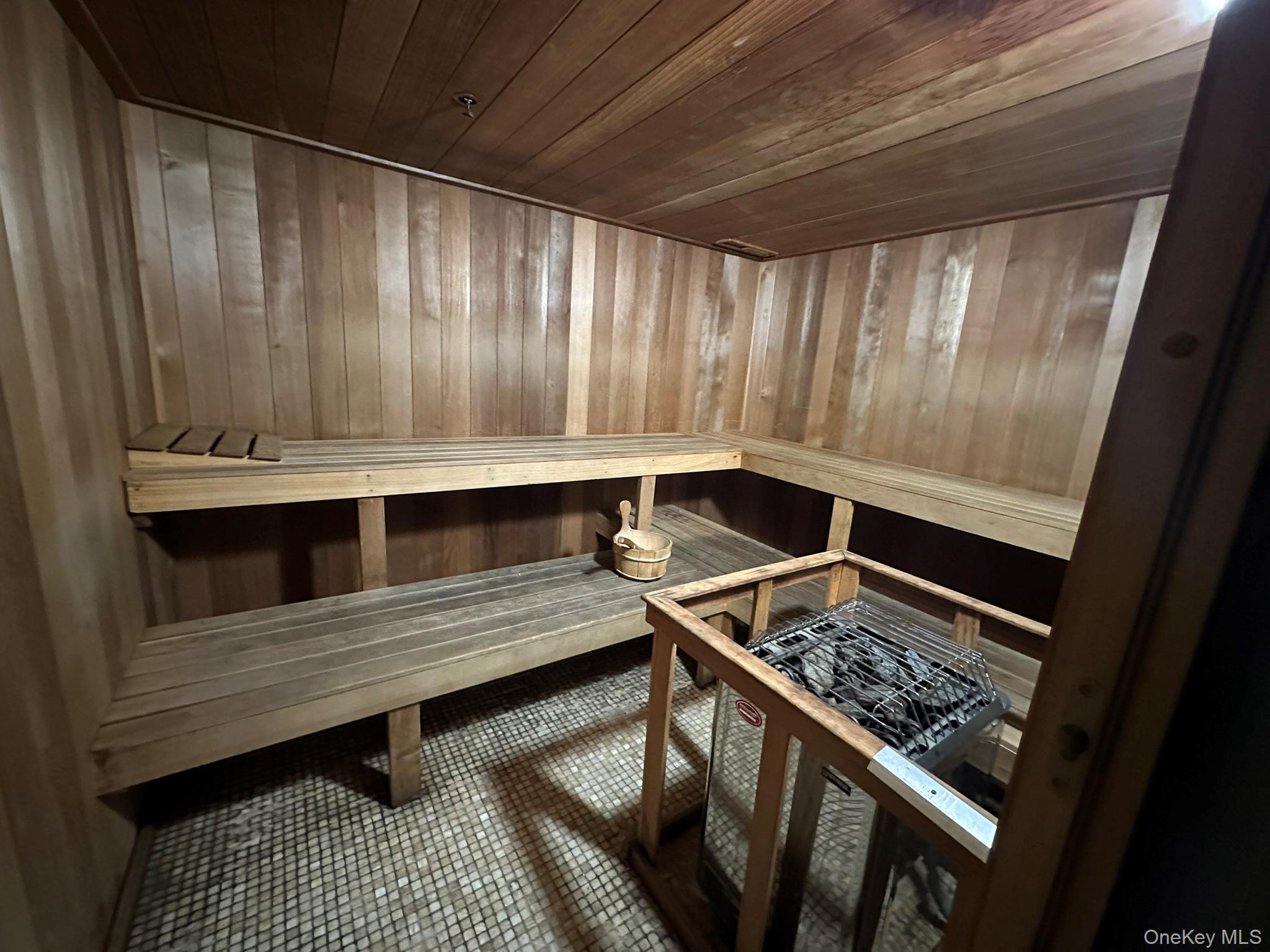 #11 photo, 64-05 Yellowstone Boulevard, কুইন্‌স Forest Hills , NY 11375