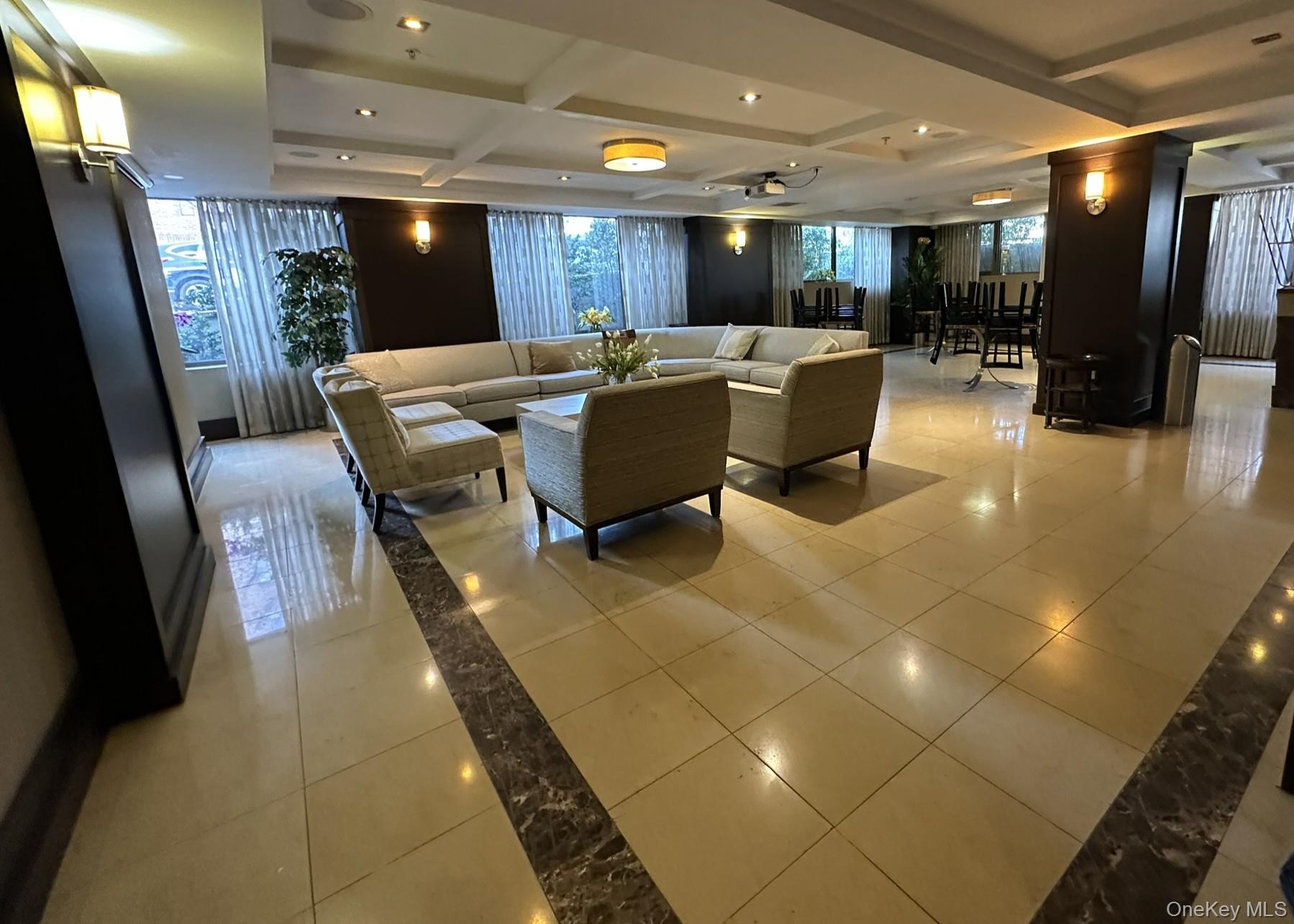 #7 photo, 64-05 Yellowstone Boulevard, কুইন্‌স Forest Hills , NY 11375