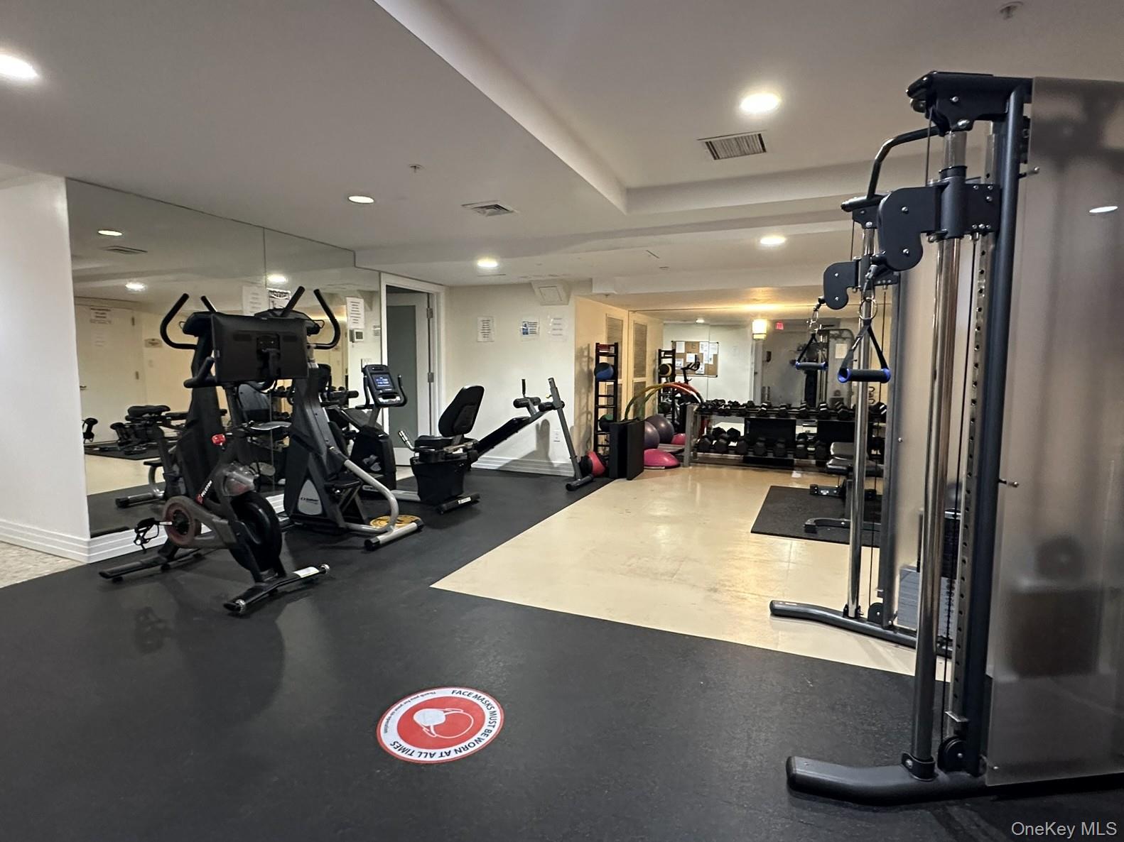 #9 photo, 64-05 Yellowstone Boulevard, কুইন্‌স Forest Hills , NY 11375