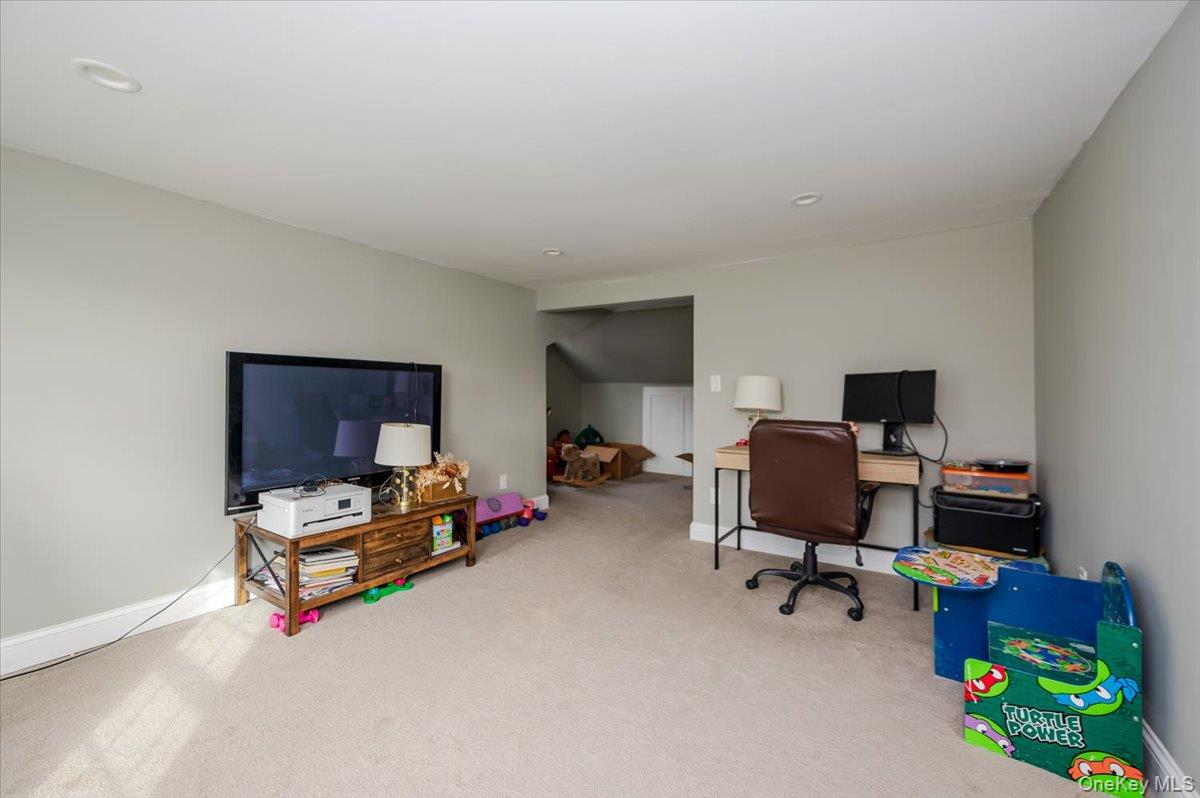 #12 photo, 18 Cambridge Drive, সাফোক কাউন্টি Babylon , NY 11702