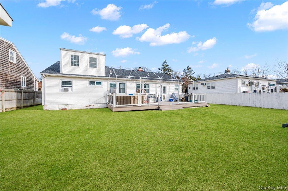 #17 photo, 18 Cambridge Drive, সাফোক কাউন্টি Babylon , NY 11702