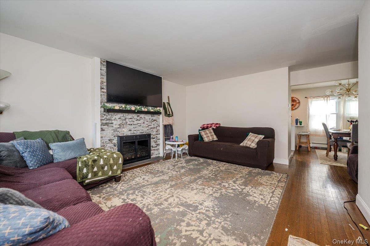 #2 photo, 18 Cambridge Drive, সাফোক কাউন্টি Babylon , NY 11702