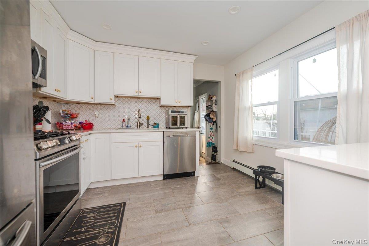 #5 photo, 18 Cambridge Drive, সাফোক কাউন্টি Babylon , NY 11702