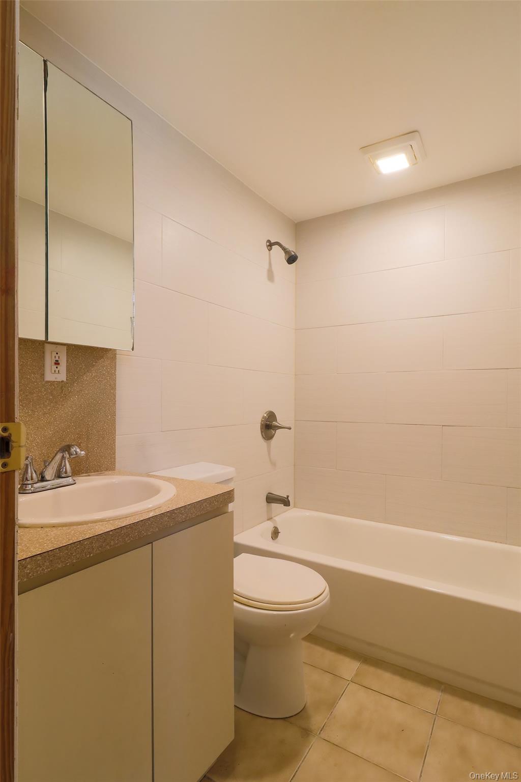 #16 photo, 1081 Bay Shore Avenue, Bay Shore , NY 11706