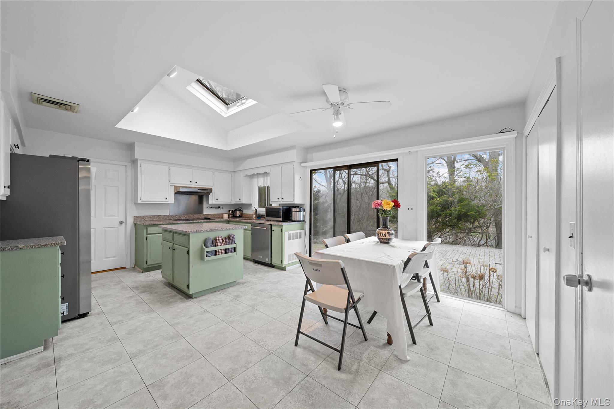 #8 photo, 7 Fox Road, সাফোক কাউন্টি East Setauket , NY 11733