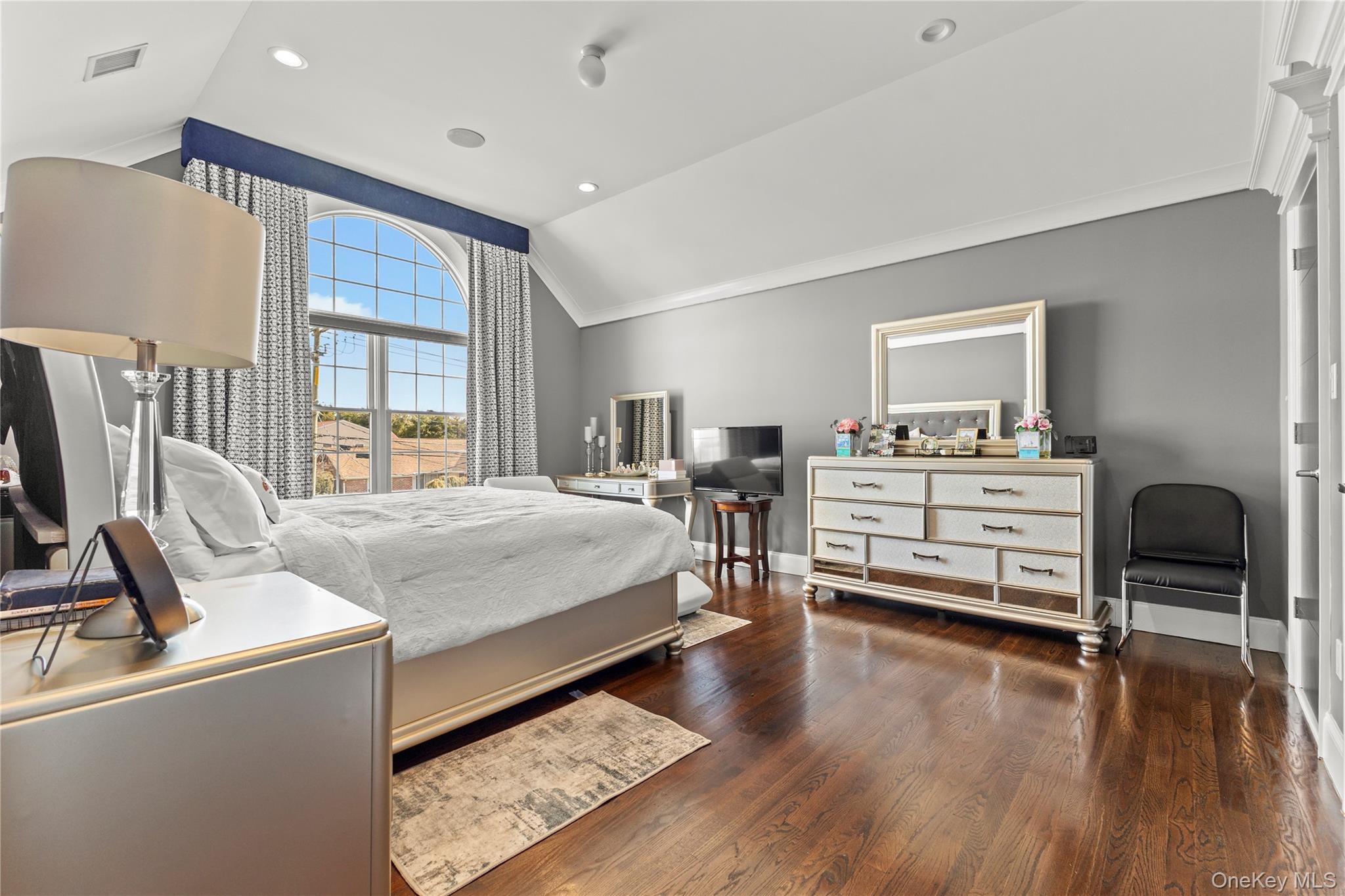 #18 photo, 123 Columbus Boulevard, Amityville , NY 11701