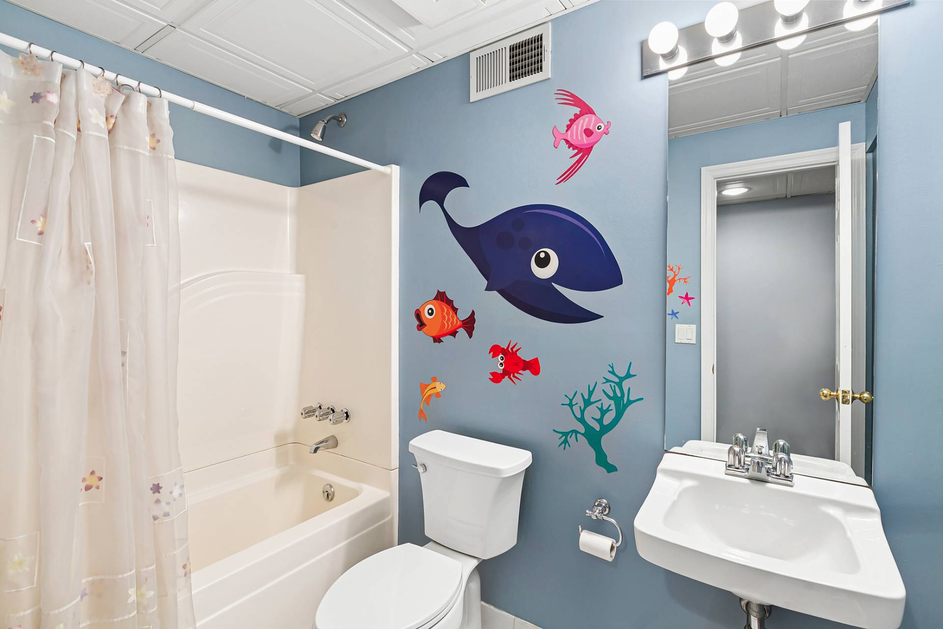 #17 photo, 4 POLO GROUND LN, East Quogue , NY 11942