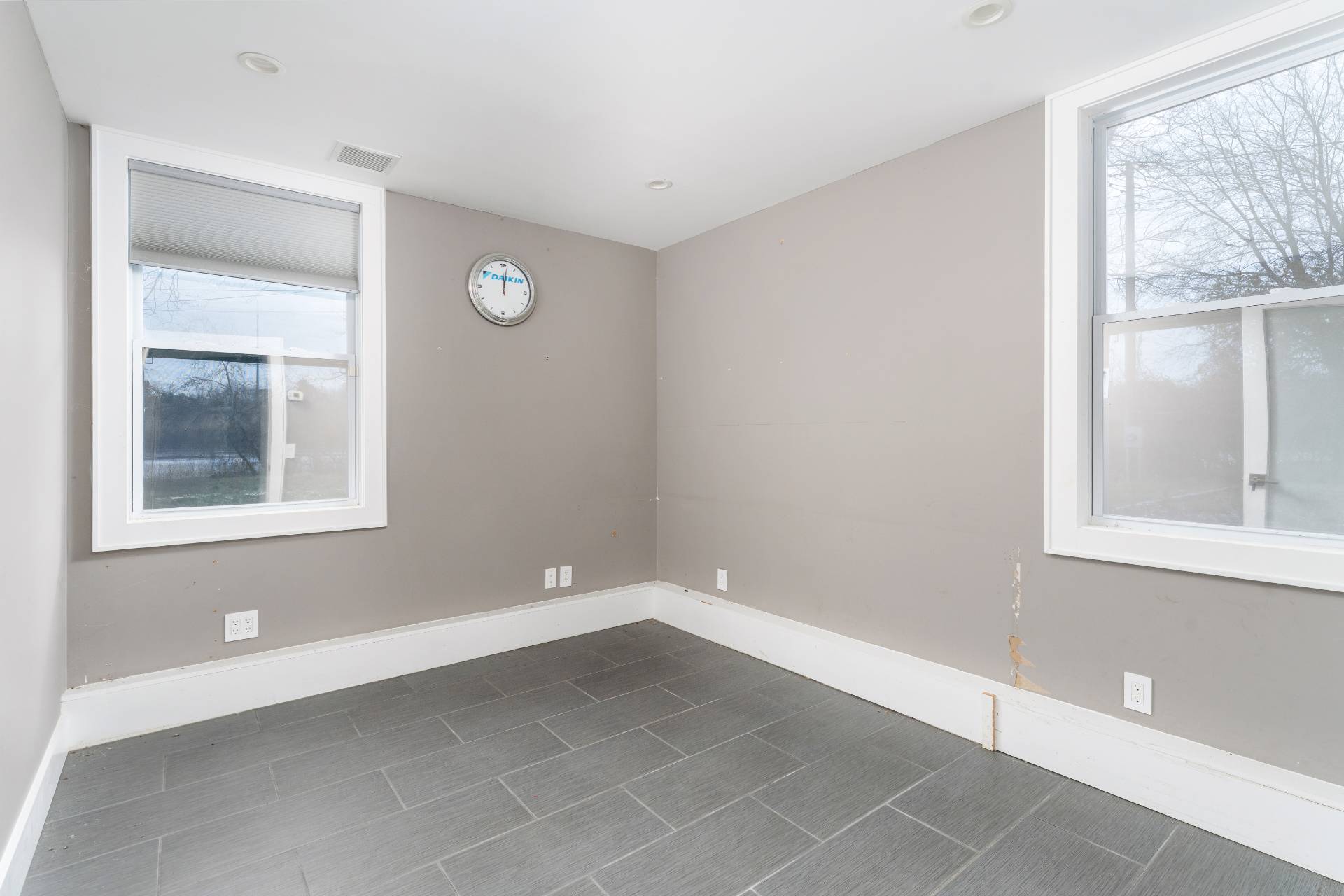 #10 photo, 1161 West Main Street, সাফোক কাউন্টি Riverhead , NY 11901