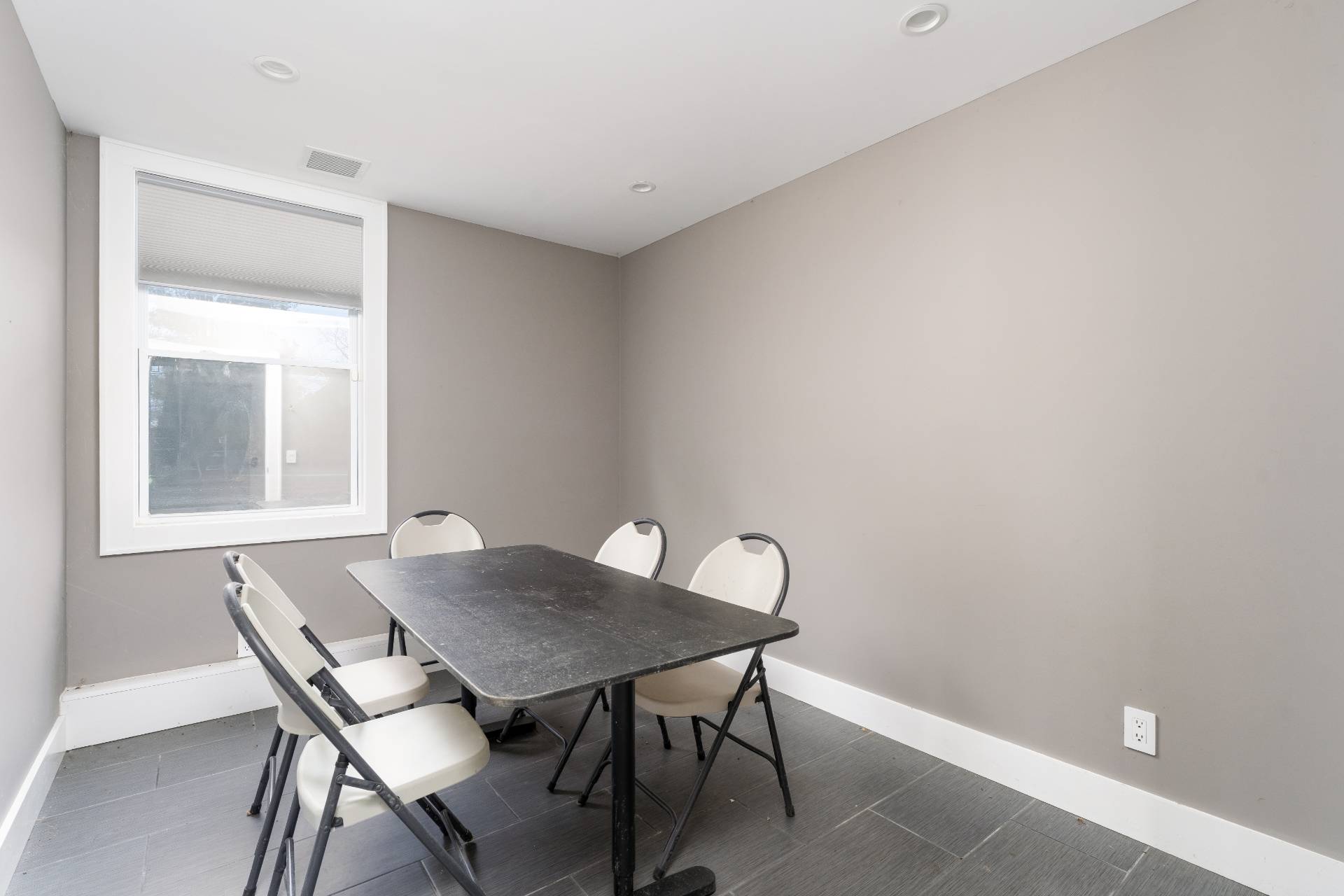 #9 photo, 1161 West Main Street, সাফোক কাউন্টি Riverhead , NY 11901