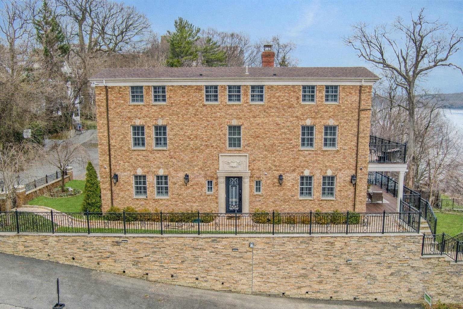 #3 photo, 3061 Scenic Place, ব্রঙ্কস Spuyten Duyvil , NY 10463