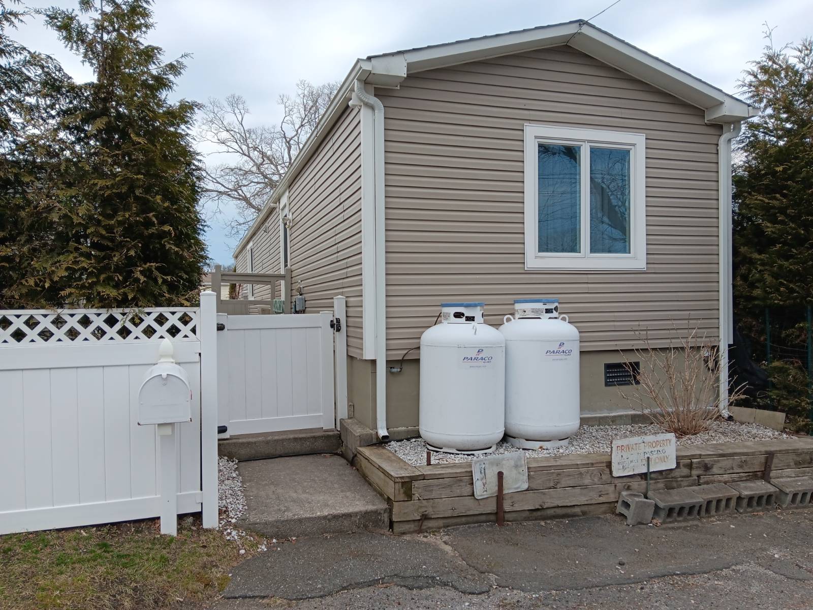 #8 photo, 725 East Ave Ext, Riverhead , NY 11901