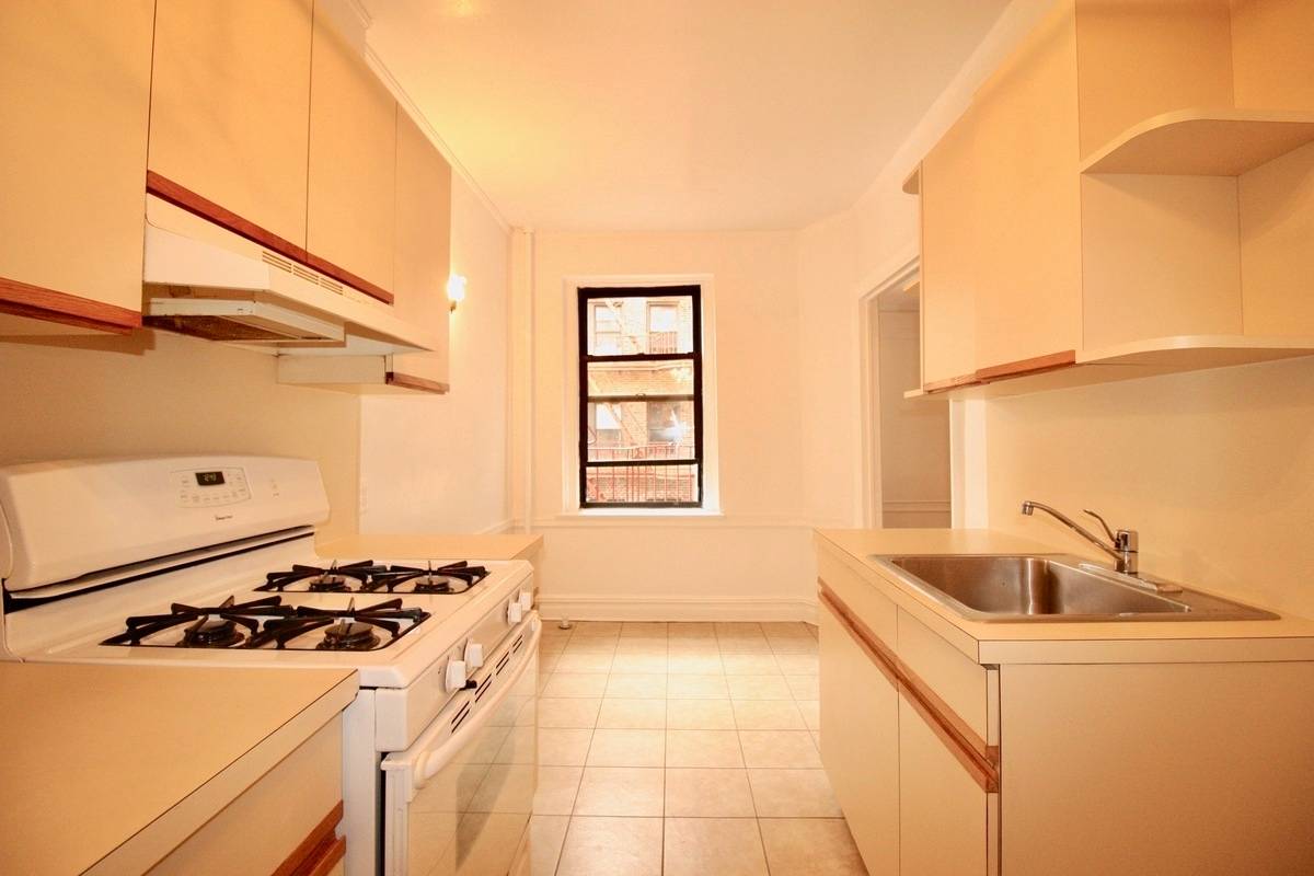 #4 photo, Marine Ave & 95th Street, ব্রুকলিন Fort Hamilton , NY 11209