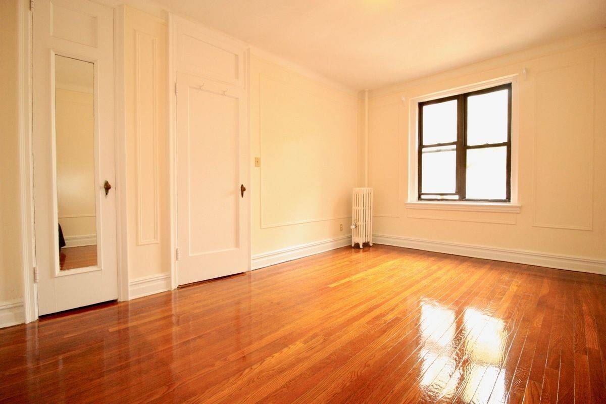 #8 photo, Marine Ave & 95th Street, ব্রুকলিন Fort Hamilton , NY 11209