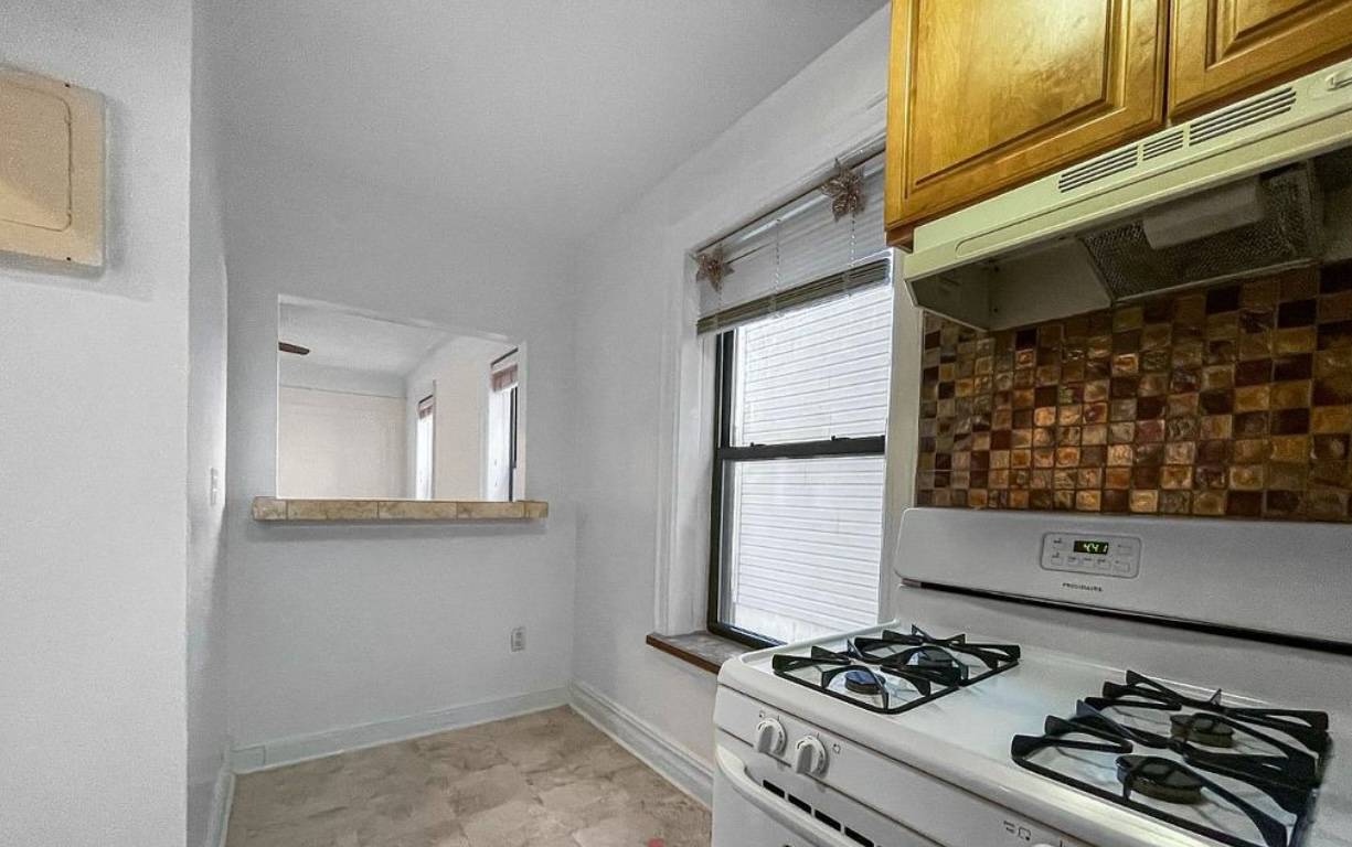 #2 photo, 79th Street & 3rd Ave, ব্রুকলিন Bay Ridge , NY 11209