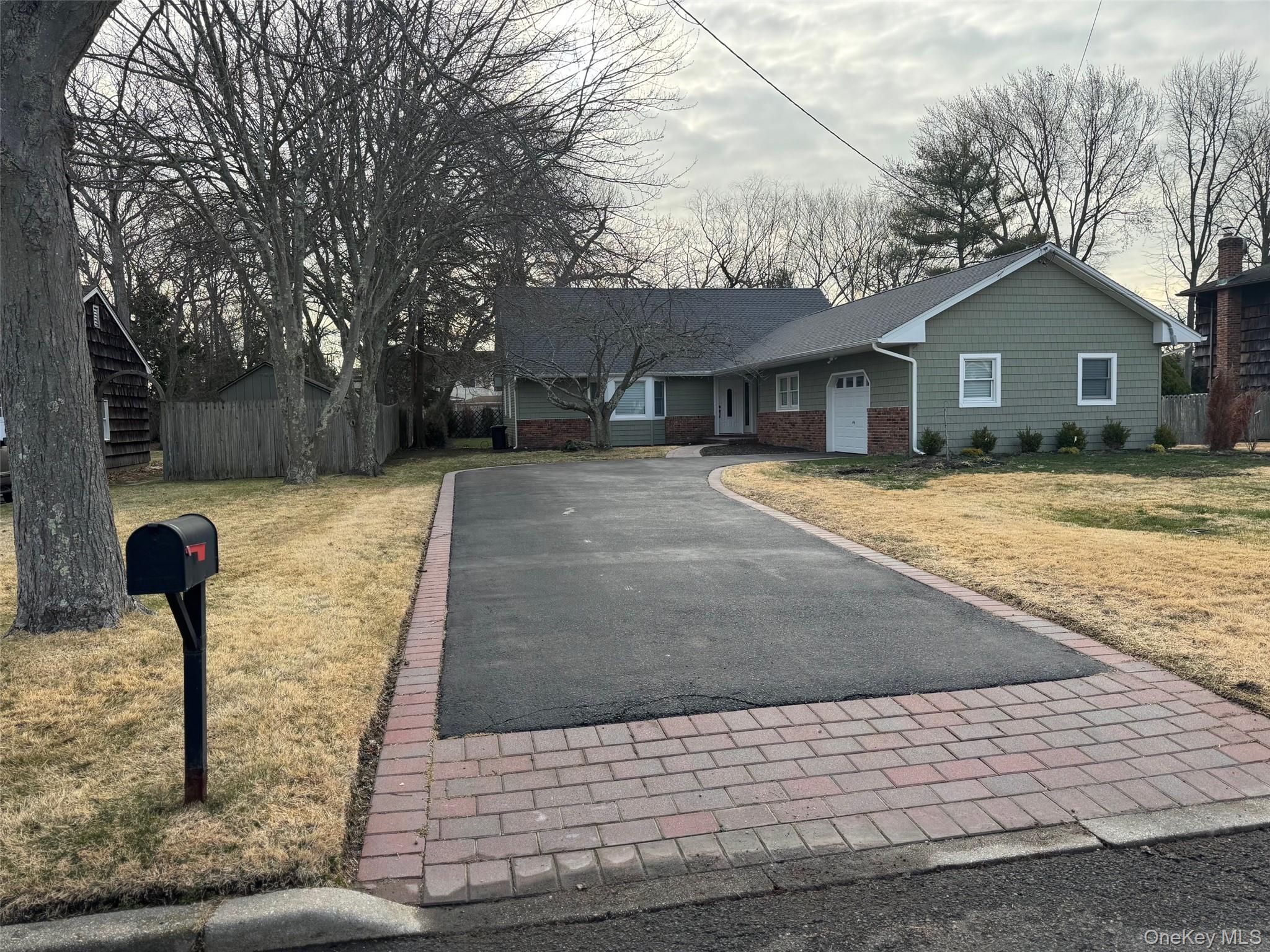 #1 photo, 43 W Shore Road, সাফোক কাউন্টি Oakdale , NY 11769