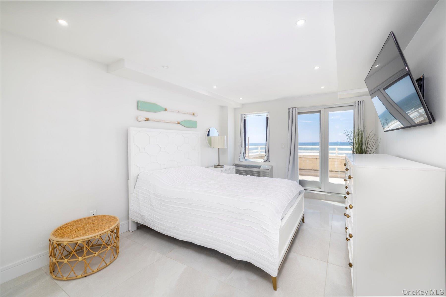 #10 photo, 450 W Broadway, Long Beach , NY 11561