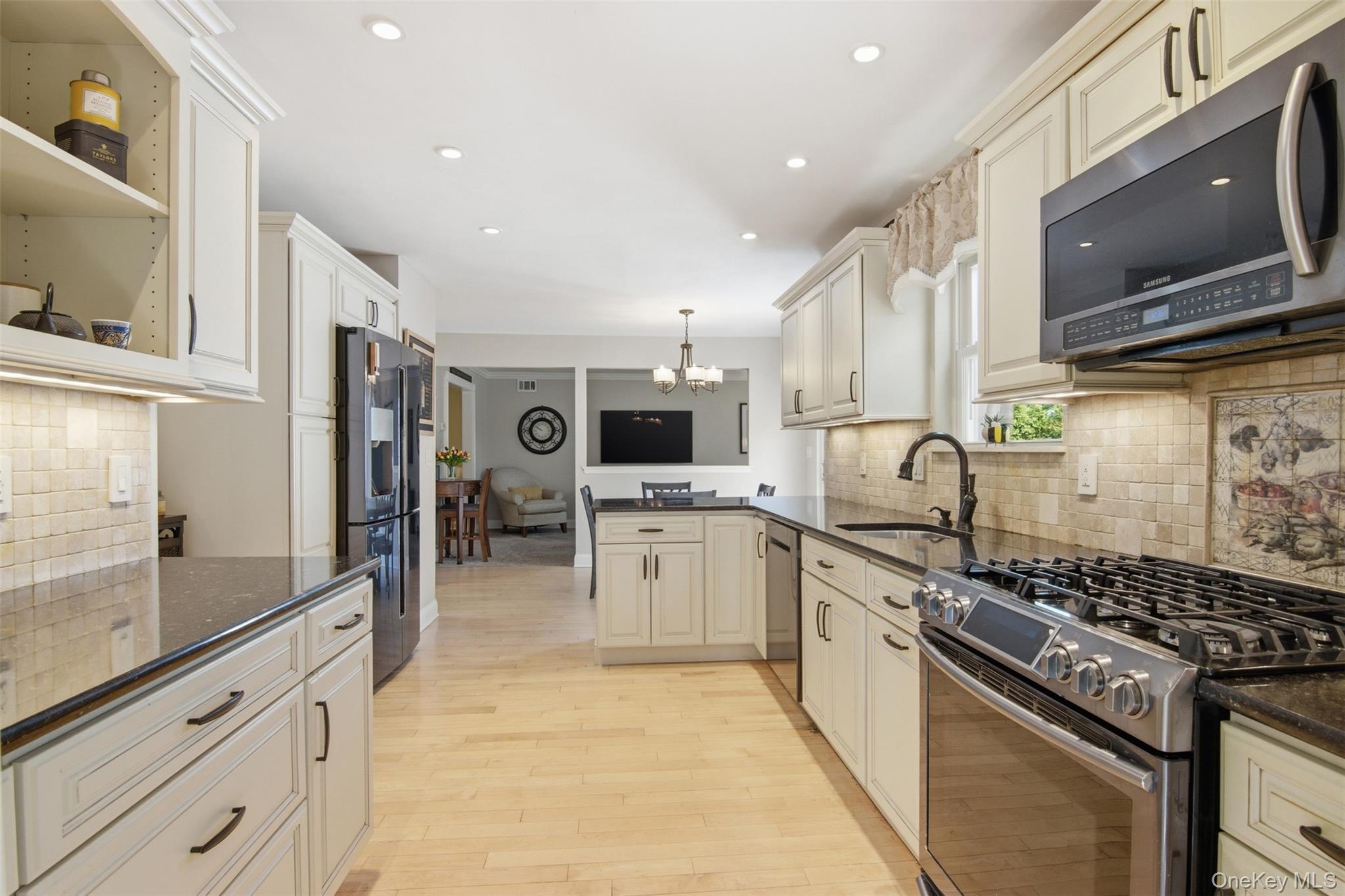 #6 photo, 187 Natures Lane, সাফোক কাউন্টি Miller Place , NY 11764