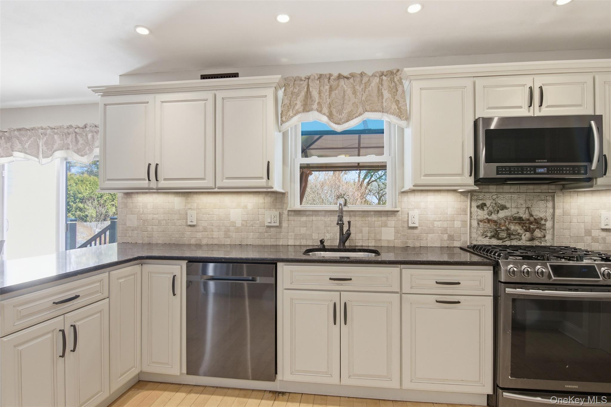 #7 photo, 187 Natures Lane, সাফোক কাউন্টি Miller Place , NY 11764