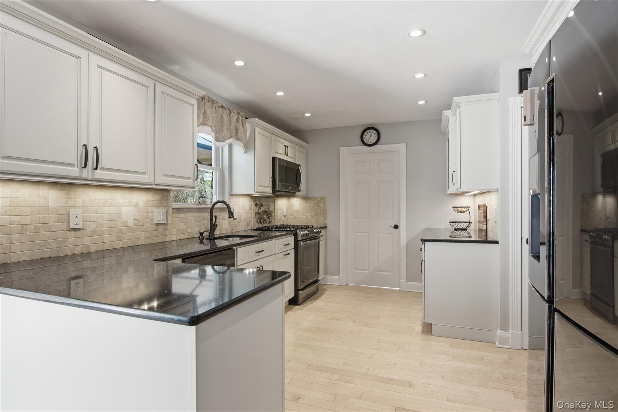 #8 photo, 187 Natures Lane, সাফোক কাউন্টি Miller Place , NY 11764