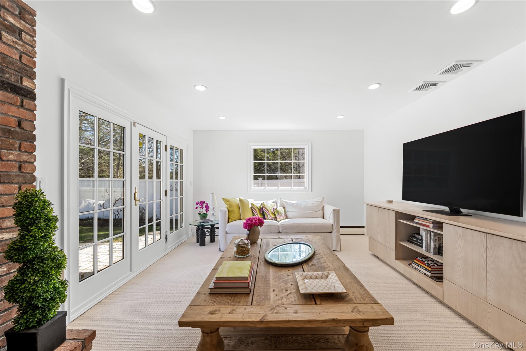 #13 photo, 22 Delaware Avenue, নাসাউ কাউন্টি Jericho , NY 11753