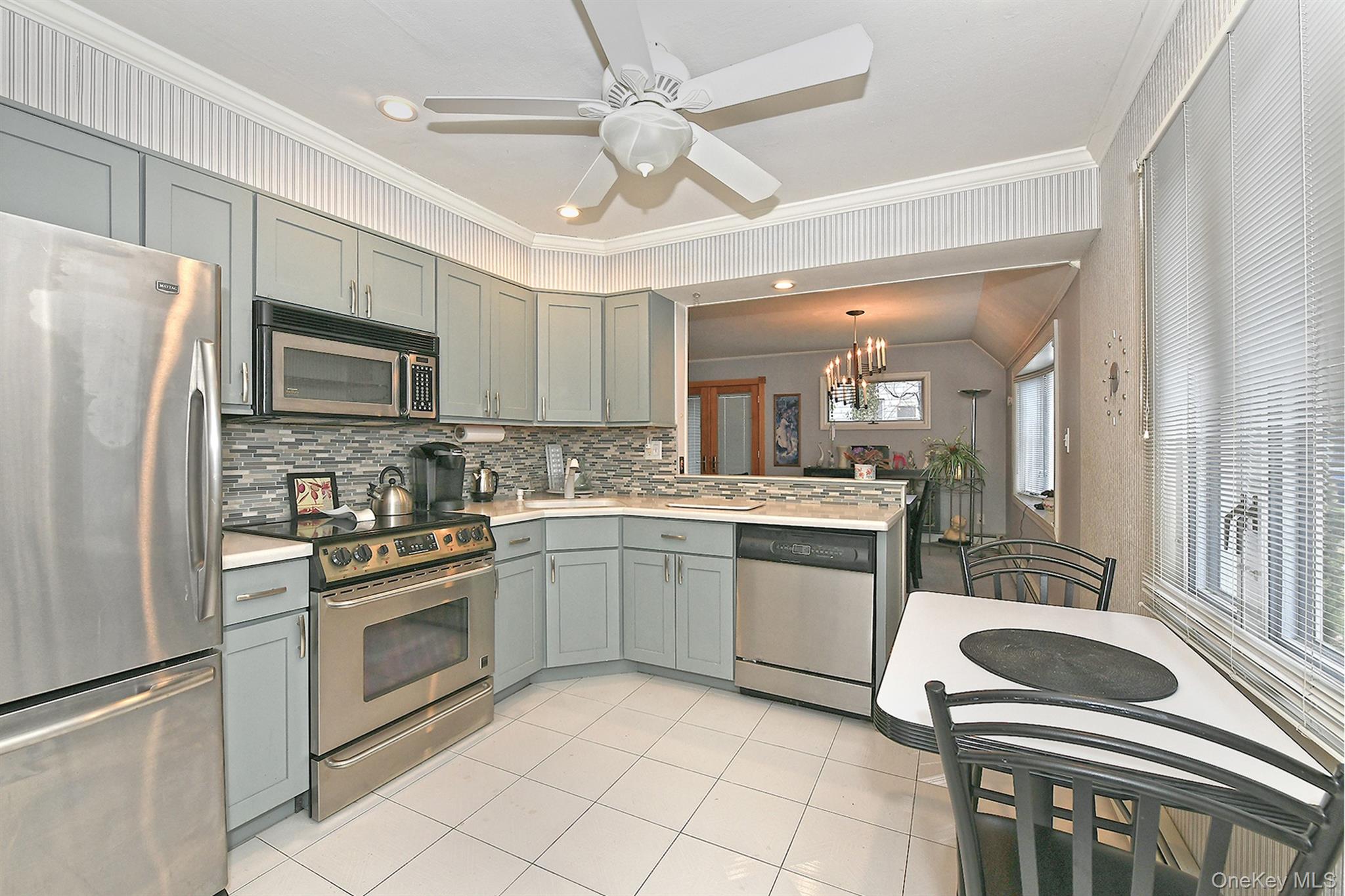 #4 photo, 38 Moss Lane, নাসাউ কাউন্টি Levittown , NY 11756