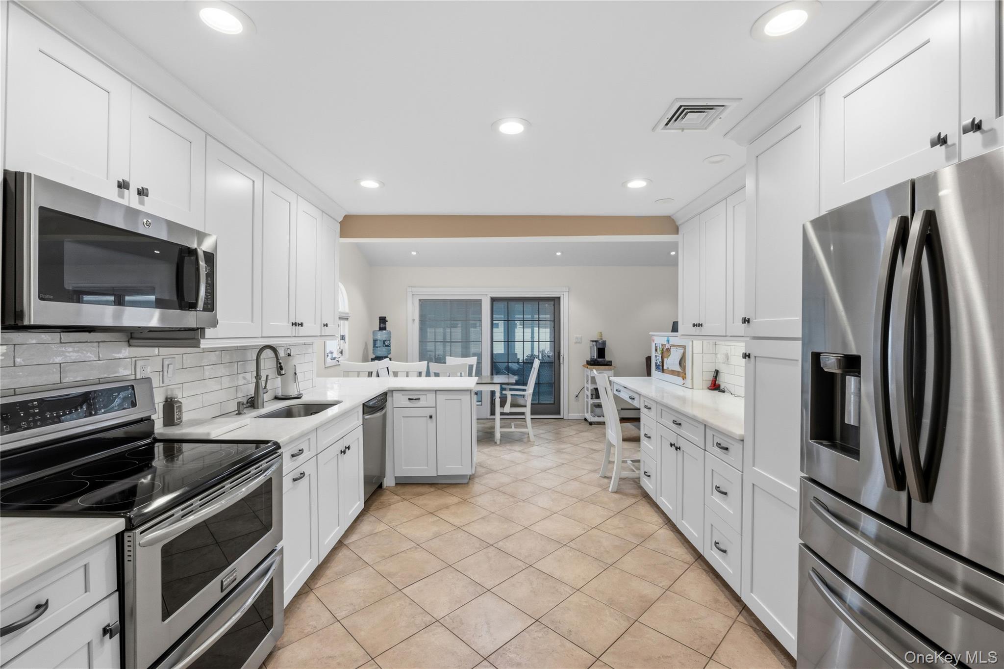 #10 photo, 1396 Wilson Road, নাসাউ কাউন্টি East Meadow , NY 11554