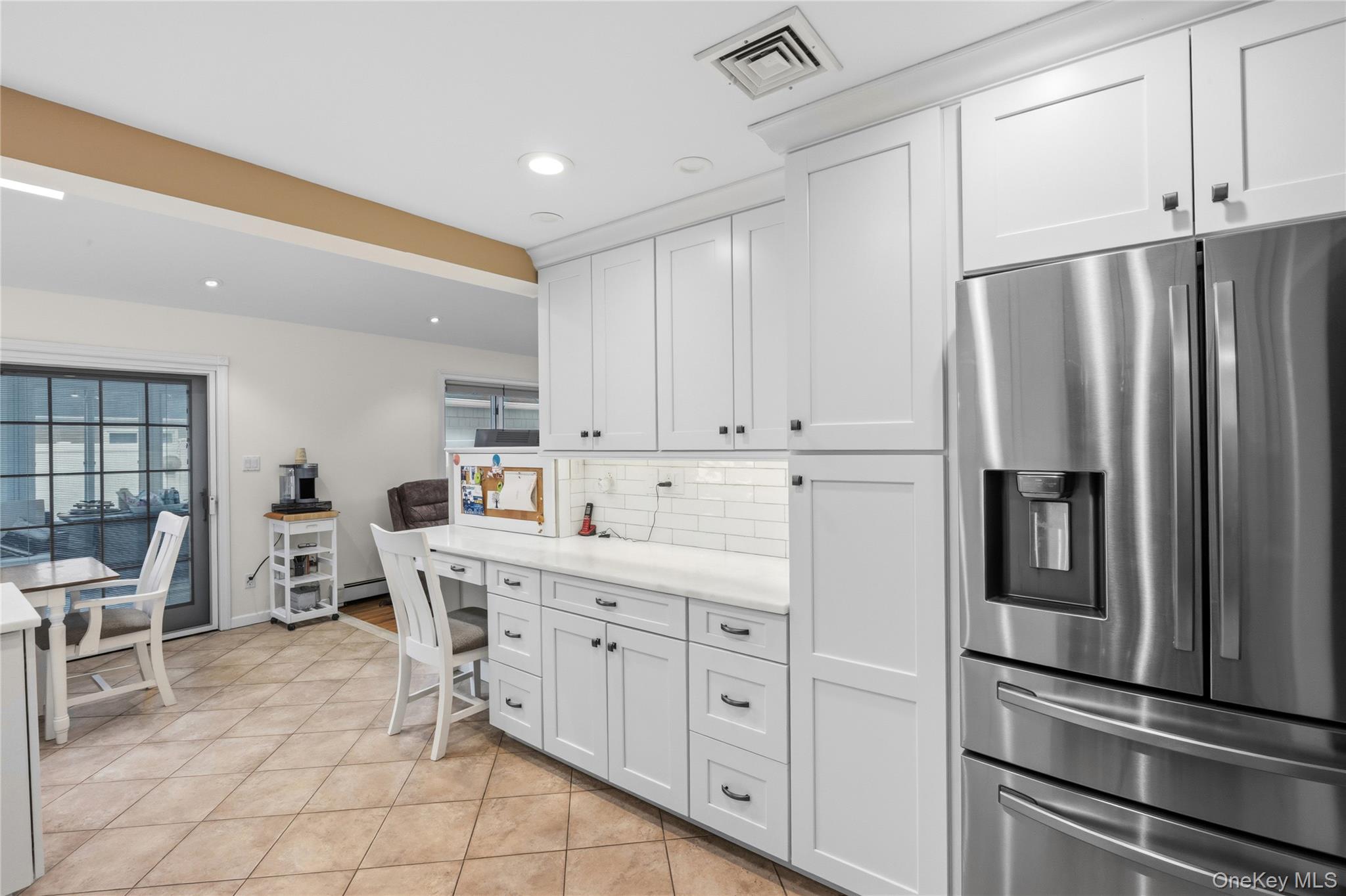 #11 photo, 1396 Wilson Road, নাসাউ কাউন্টি East Meadow , NY 11554