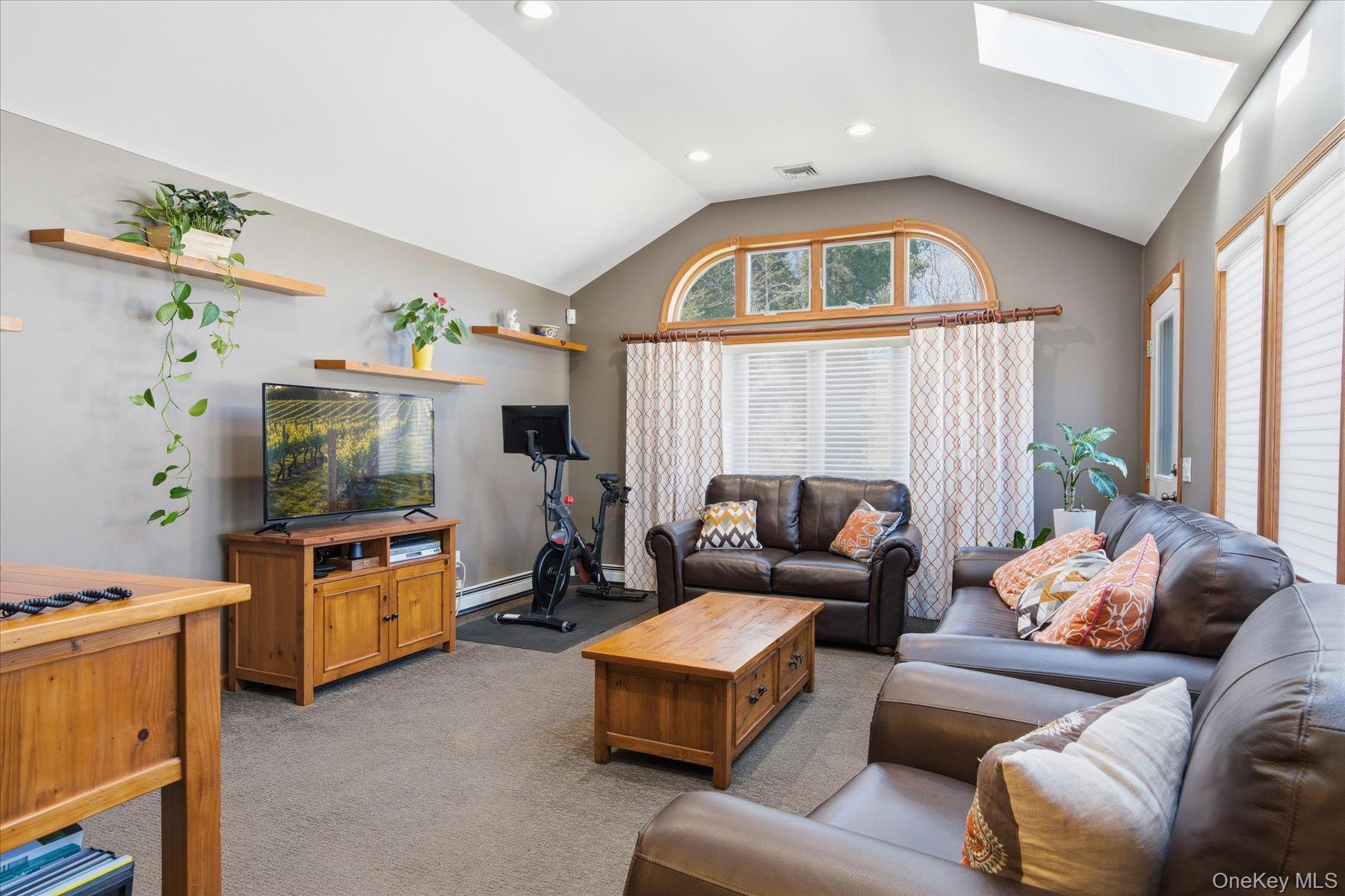 #16 photo, 8 Natalie Court, সাফোক কাউন্টি Ronkonkoma , NY 11779