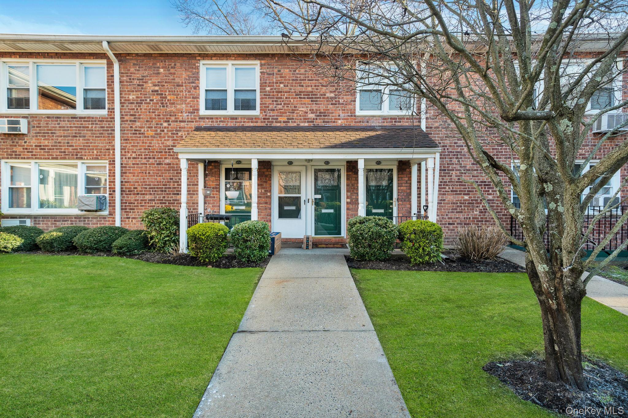 #1 photo, 1570 Grand Avenue, 롱 아일랜드 North Baldwin , NY 11510