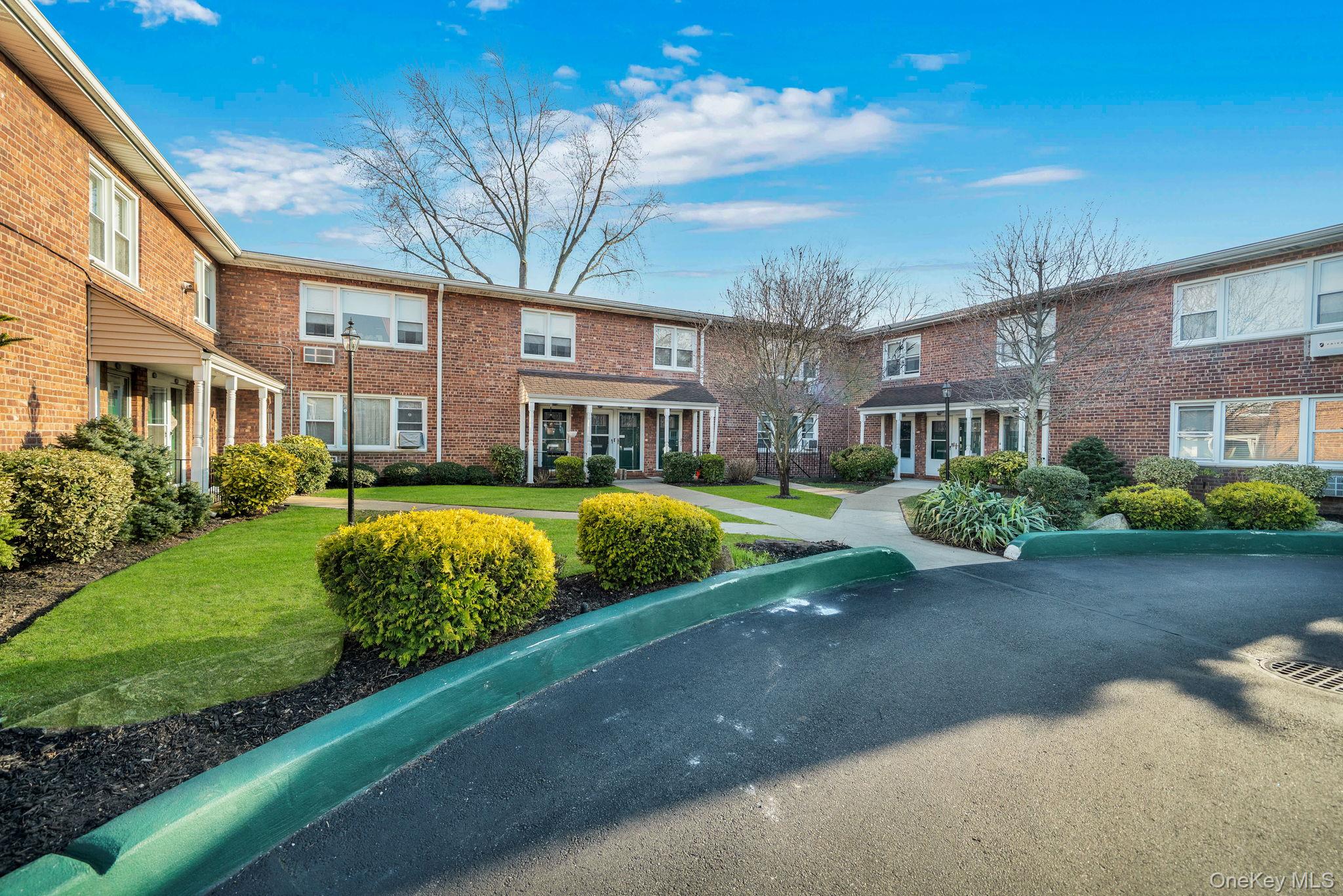 #2 photo, 1570 Grand Avenue, 롱 아일랜드 North Baldwin , NY 11510