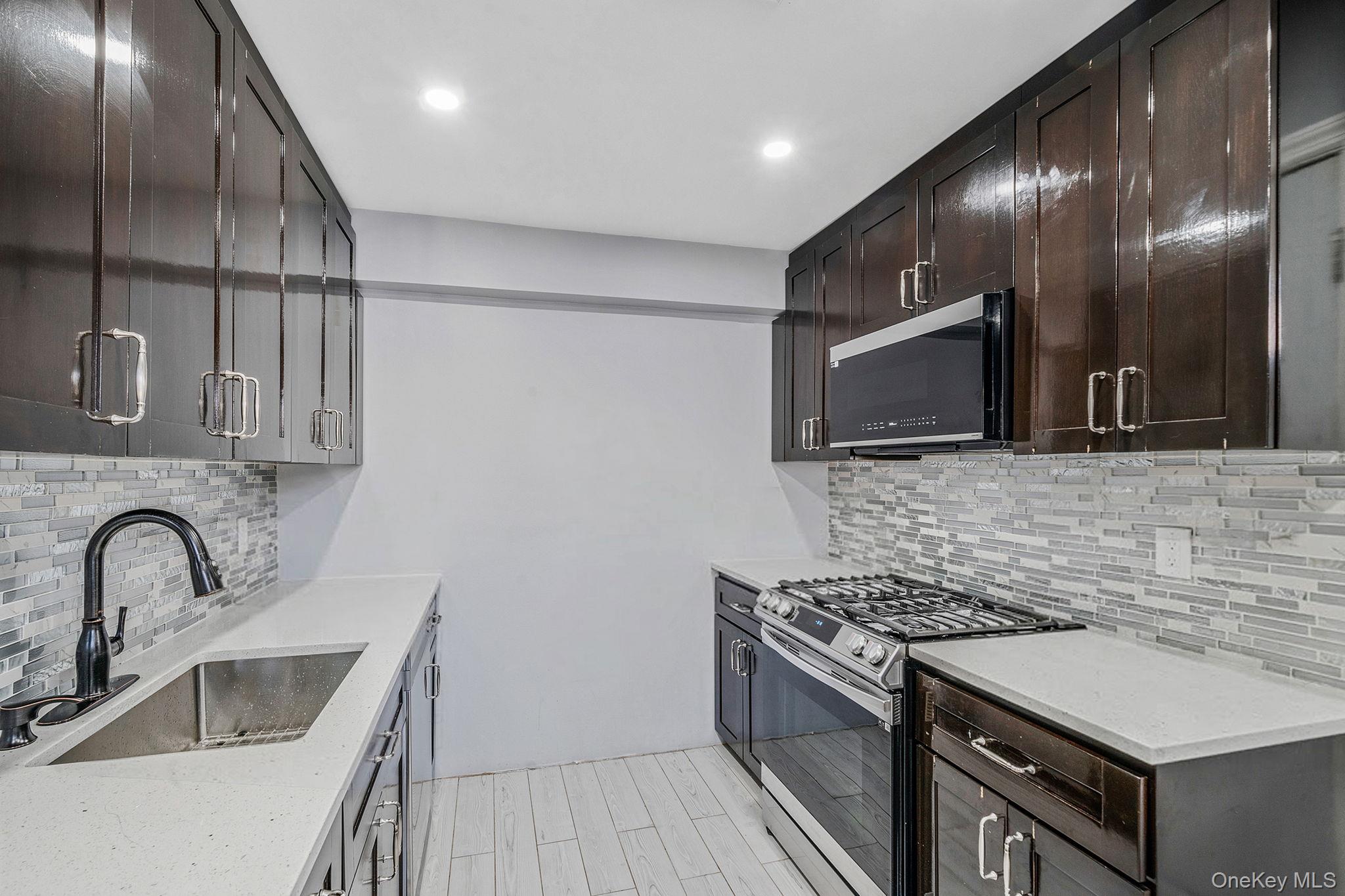 #14 photo, 13314 Hawtree Creek Road, কুইন্‌স South Ozone Park , NY 11420