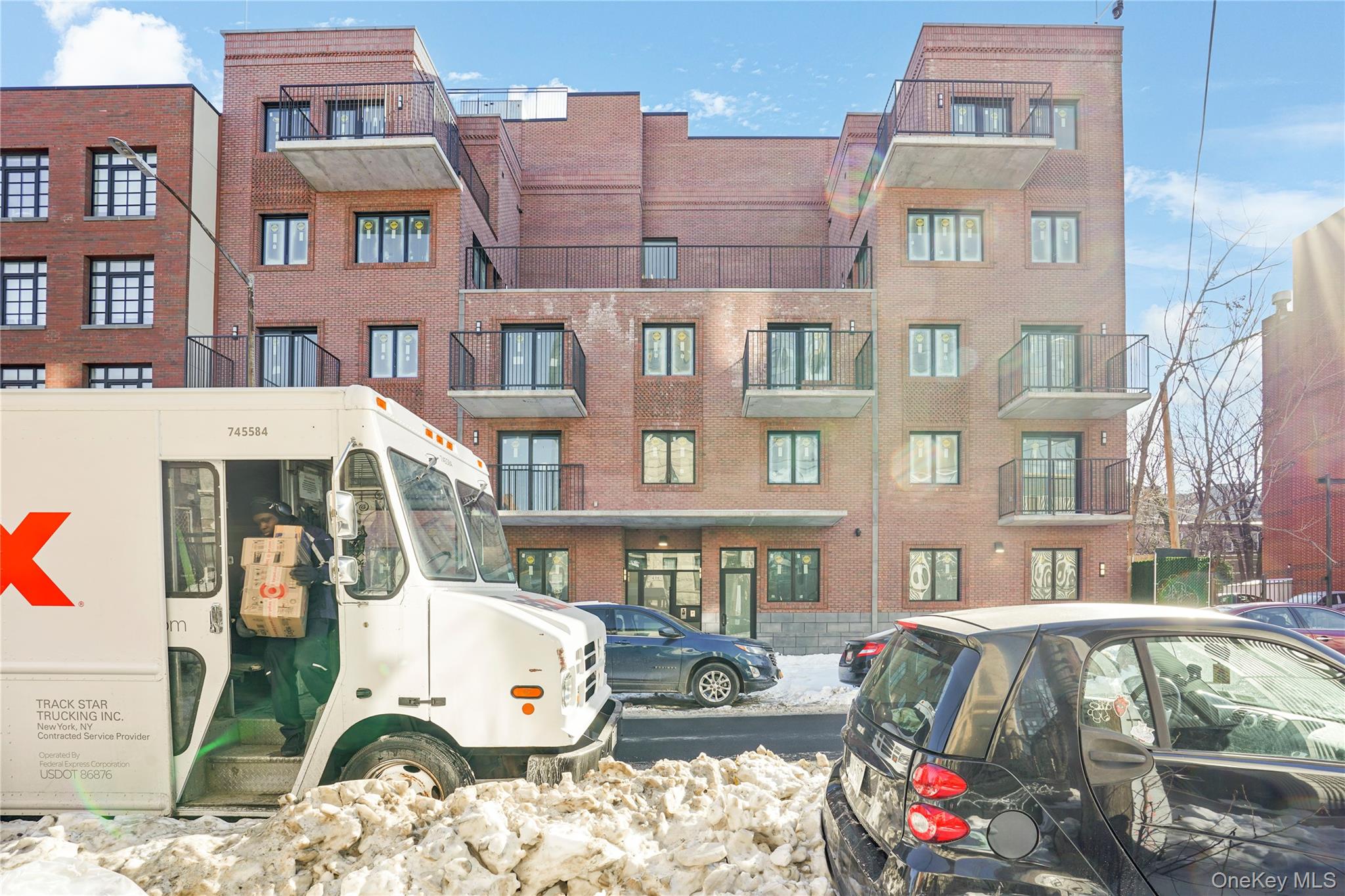 #14 photo, 376 Vernon Avenue, Бруклин ‖ Brooklyn , NY 11206