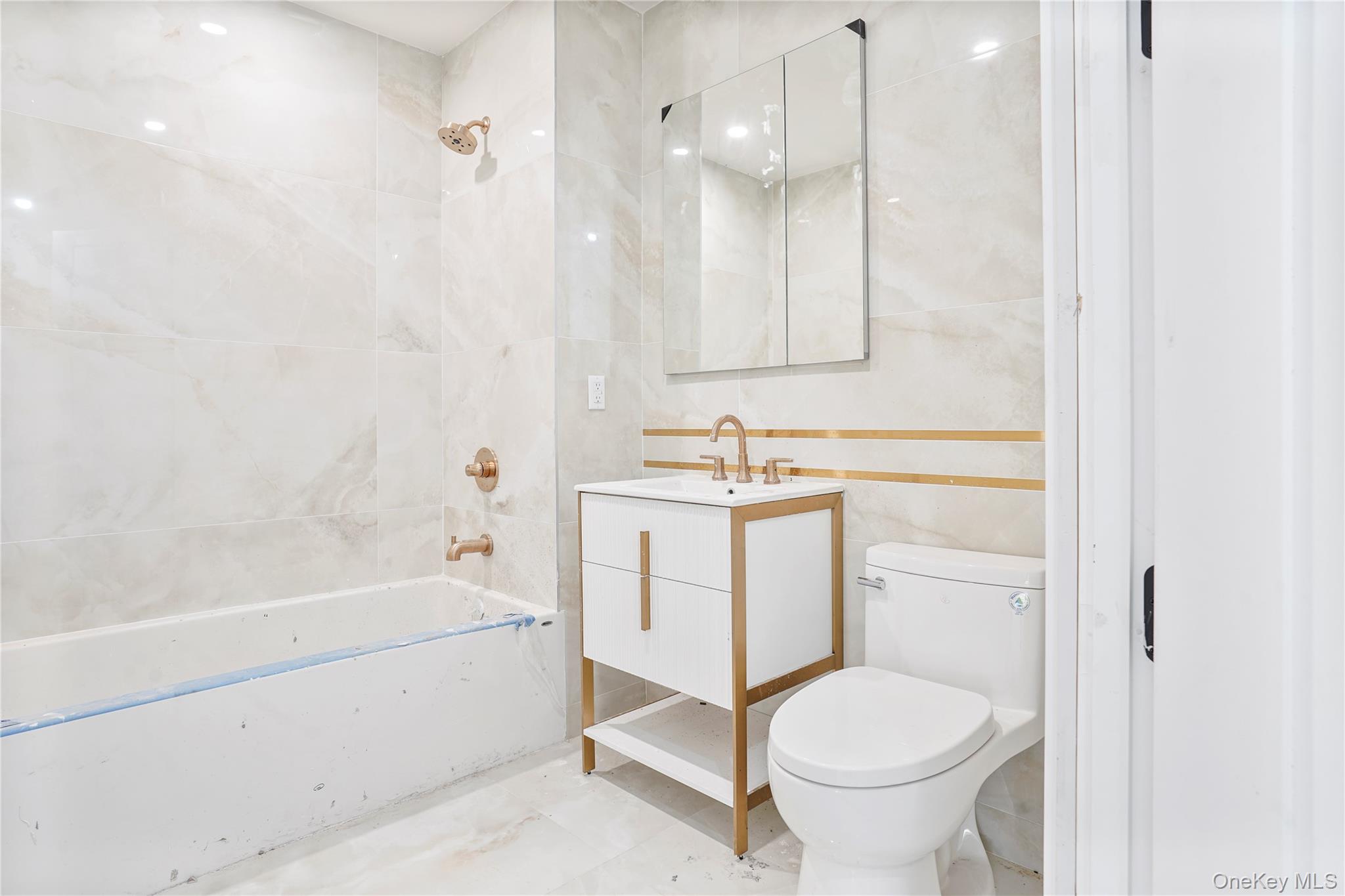 #6 photo, 376 Vernon Avenue, Бруклин ‖ Brooklyn , NY 11206