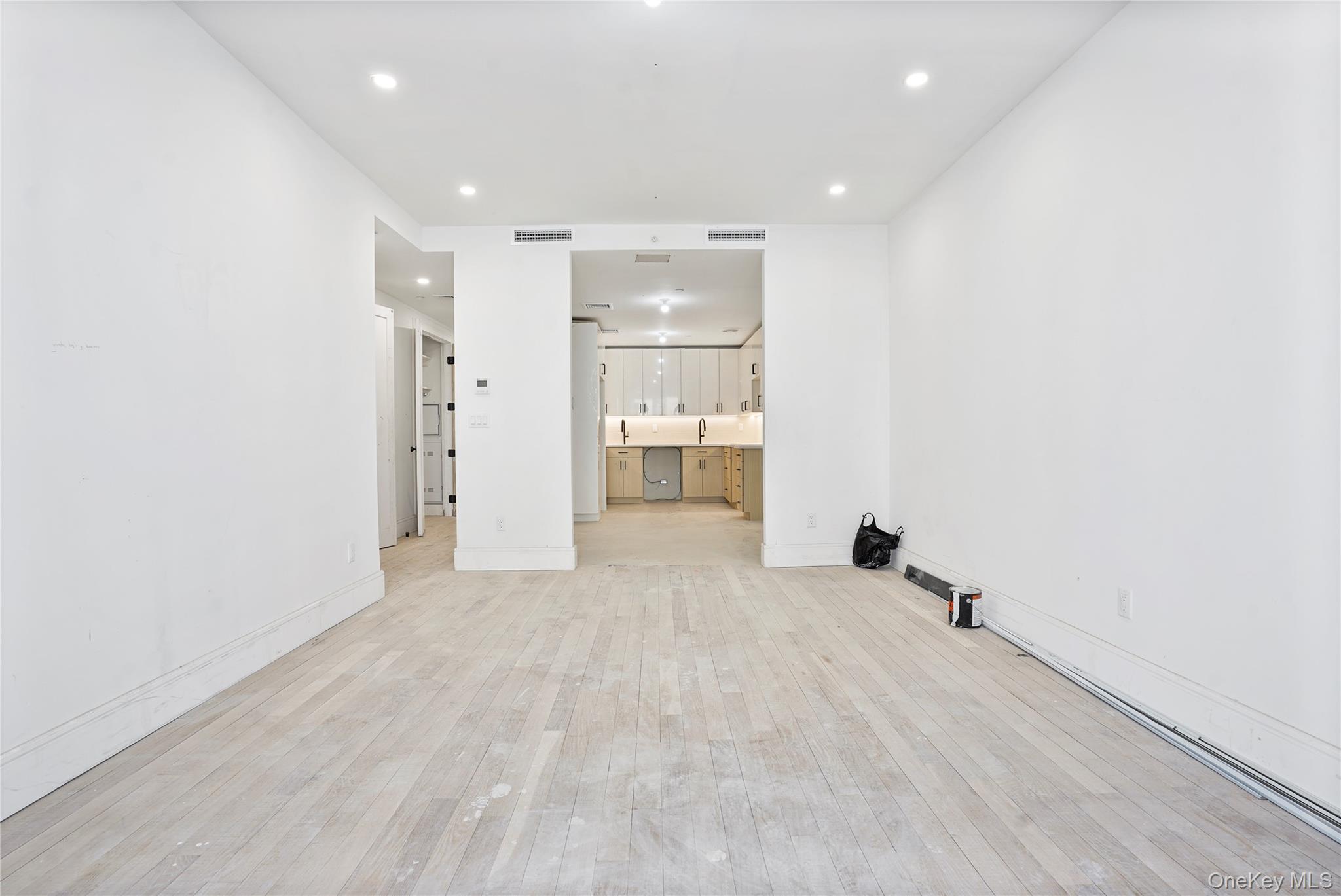 #7 photo, 376 Vernon Avenue, Бруклин ‖ Brooklyn , NY 11206