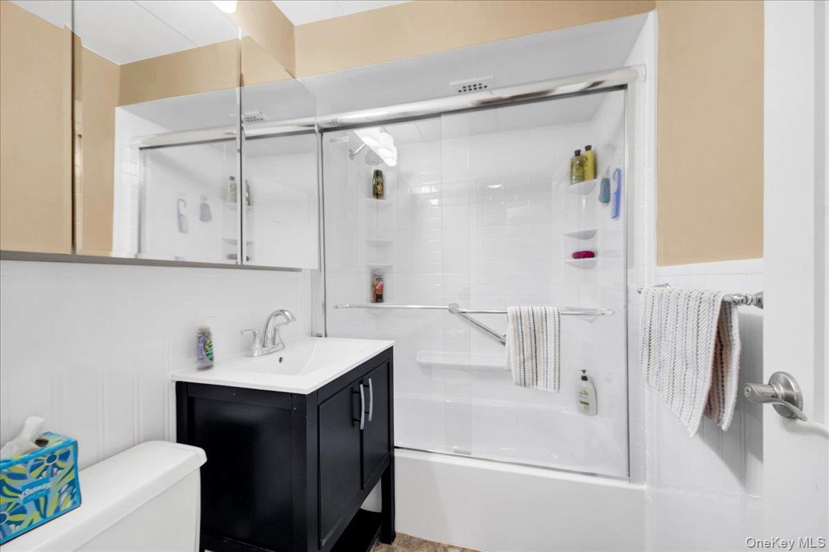 #10 photo, 2035 Central Park, Yonkers , NY 10710